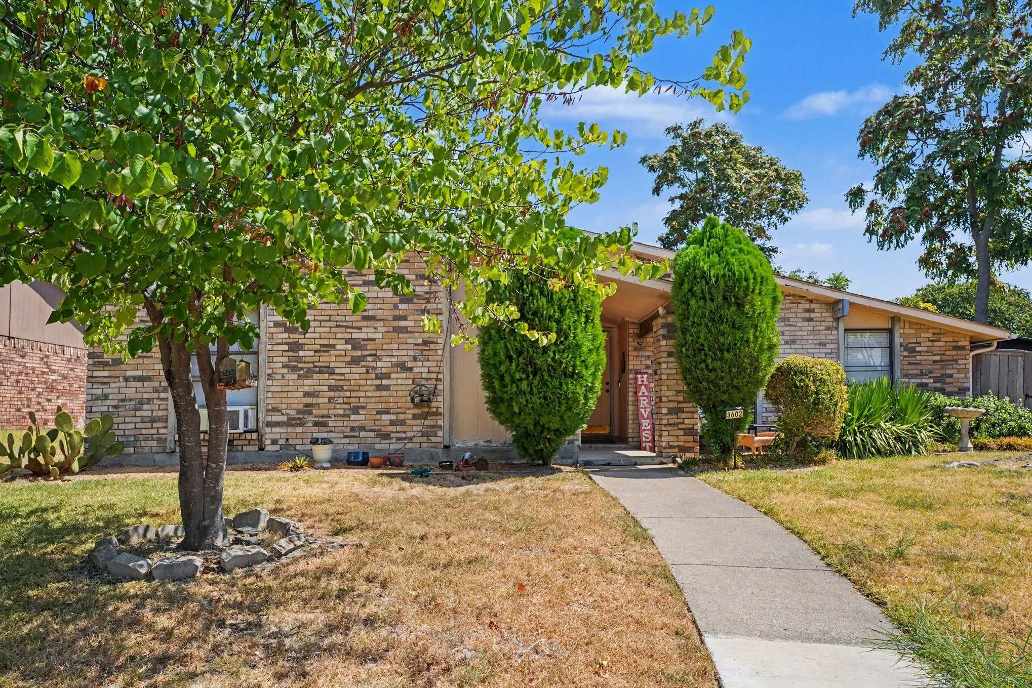 Single Family Residence For Sale in Dallas County , 3602 Clover Meadow Drive, Garland, Texas 75043, 3 Bedroom, 2 Bathroom, 2 Garage spaces, 2,220 Sqft, built in 1977, mls#21380513, Real Estate Agent in Garland, Homes For Sale in Dallas county, Homes For Sale in Garland, Realtor in Garland Texas, Real Estate Brokerage Independent Realty Texas, Luminita Cordes Realtor