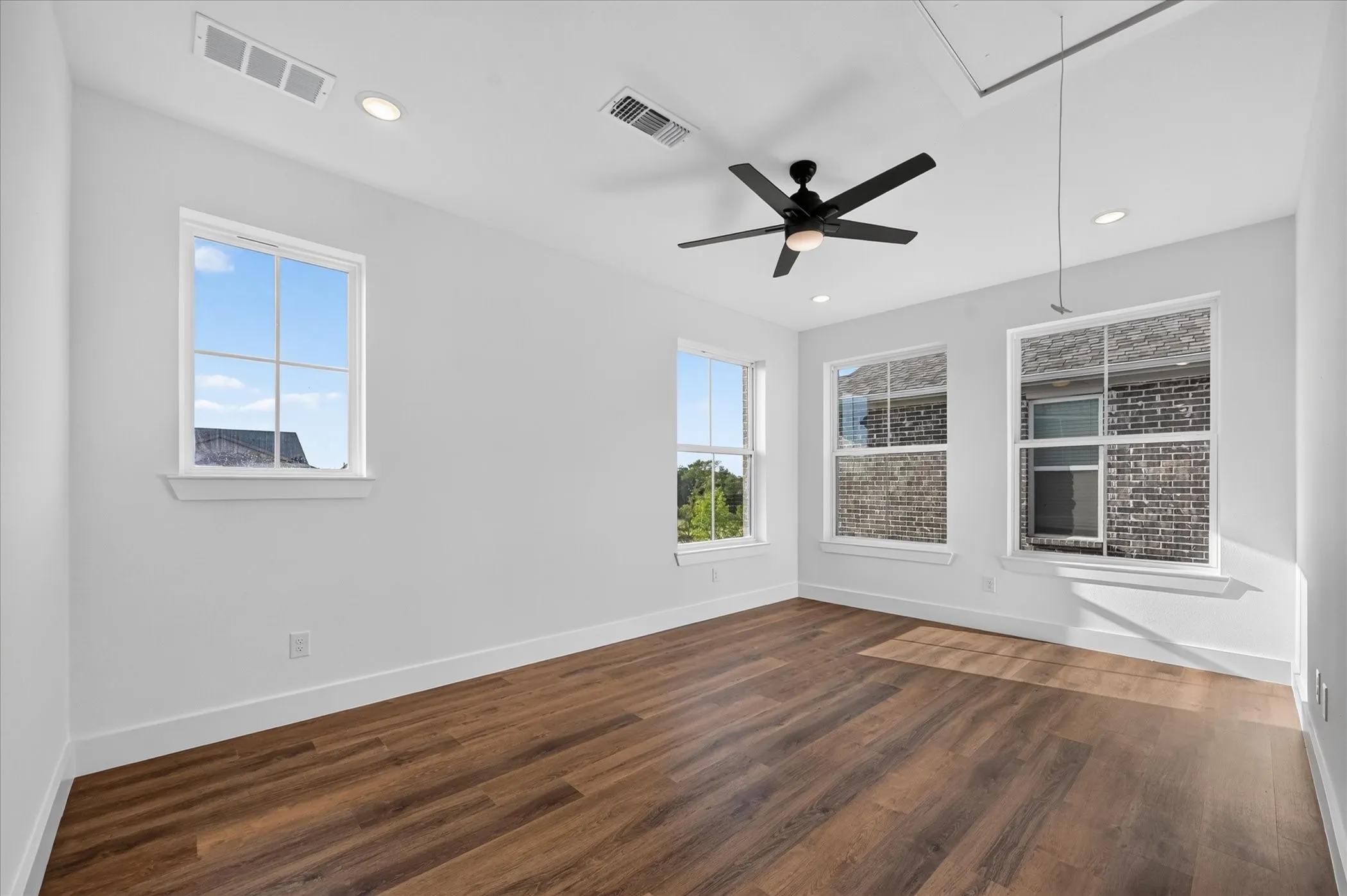 Single Family Residence For Sale in Dallas County , 3707 Pilgrims Mews, Rowlett, Texas 75088, 4 Bedroom, 3 Bathroom, 2 Garage spaces, 3,234 Sqft, built in 2024, mls#21390730, Real Estate Agent in Rowlett, Homes For Sale in Dallas county, Homes For Sale in Rowlett, Realtor in Rowlett Texas, Real Estate Brokerage Independent Realty Texas, Luminita Cordes Realtor