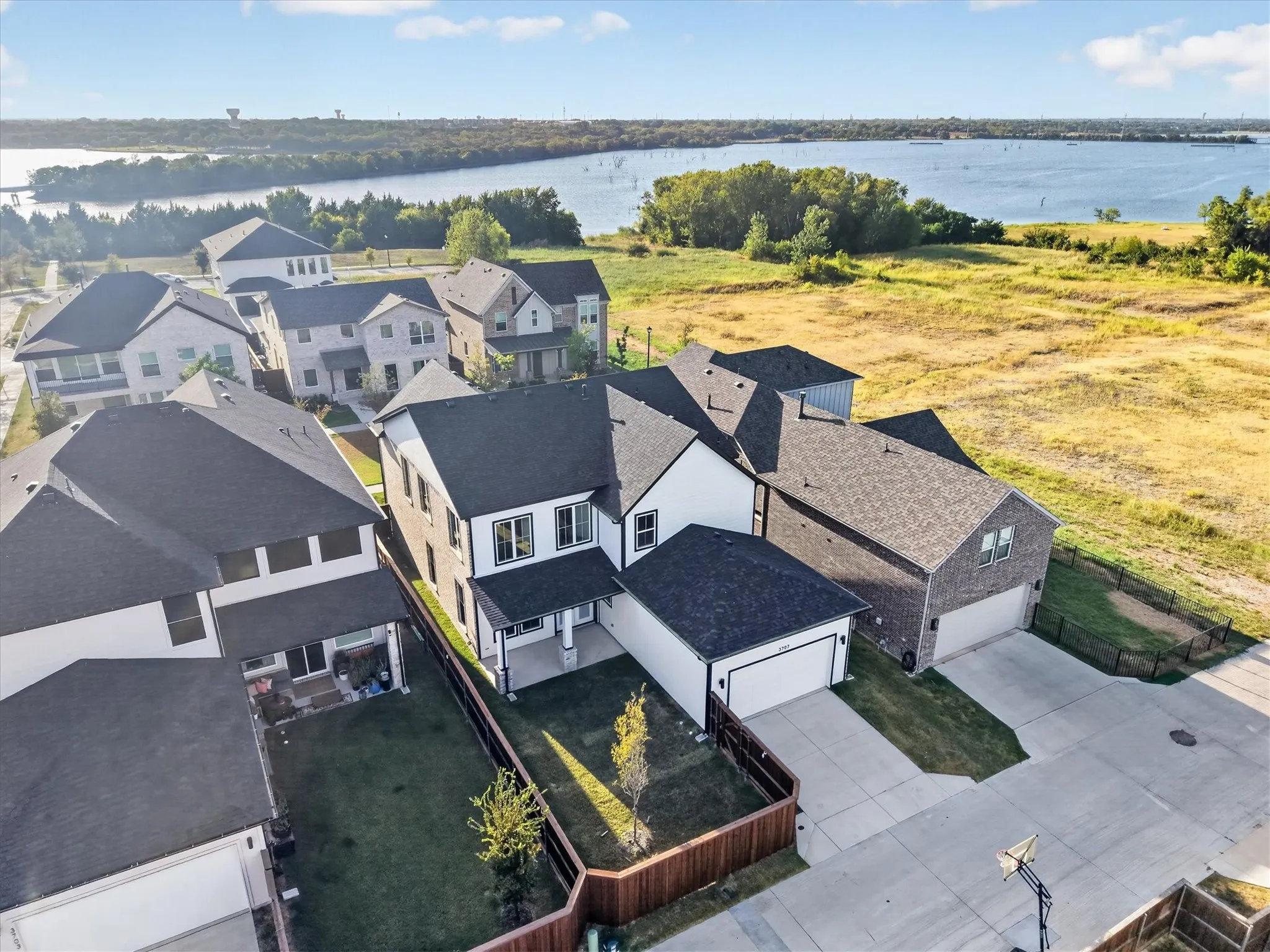 Single Family Residence For Sale in Dallas County , 3707 Pilgrims Mews, Rowlett, Texas 75088, 4 Bedroom, 3 Bathroom, 2 Garage spaces, 3,234 Sqft, built in 2024, mls#21390730, Real Estate Agent in Rowlett, Homes For Sale in Dallas county, Homes For Sale in Rowlett, Realtor in Rowlett Texas, Real Estate Brokerage Independent Realty Texas, Luminita Cordes Realtor