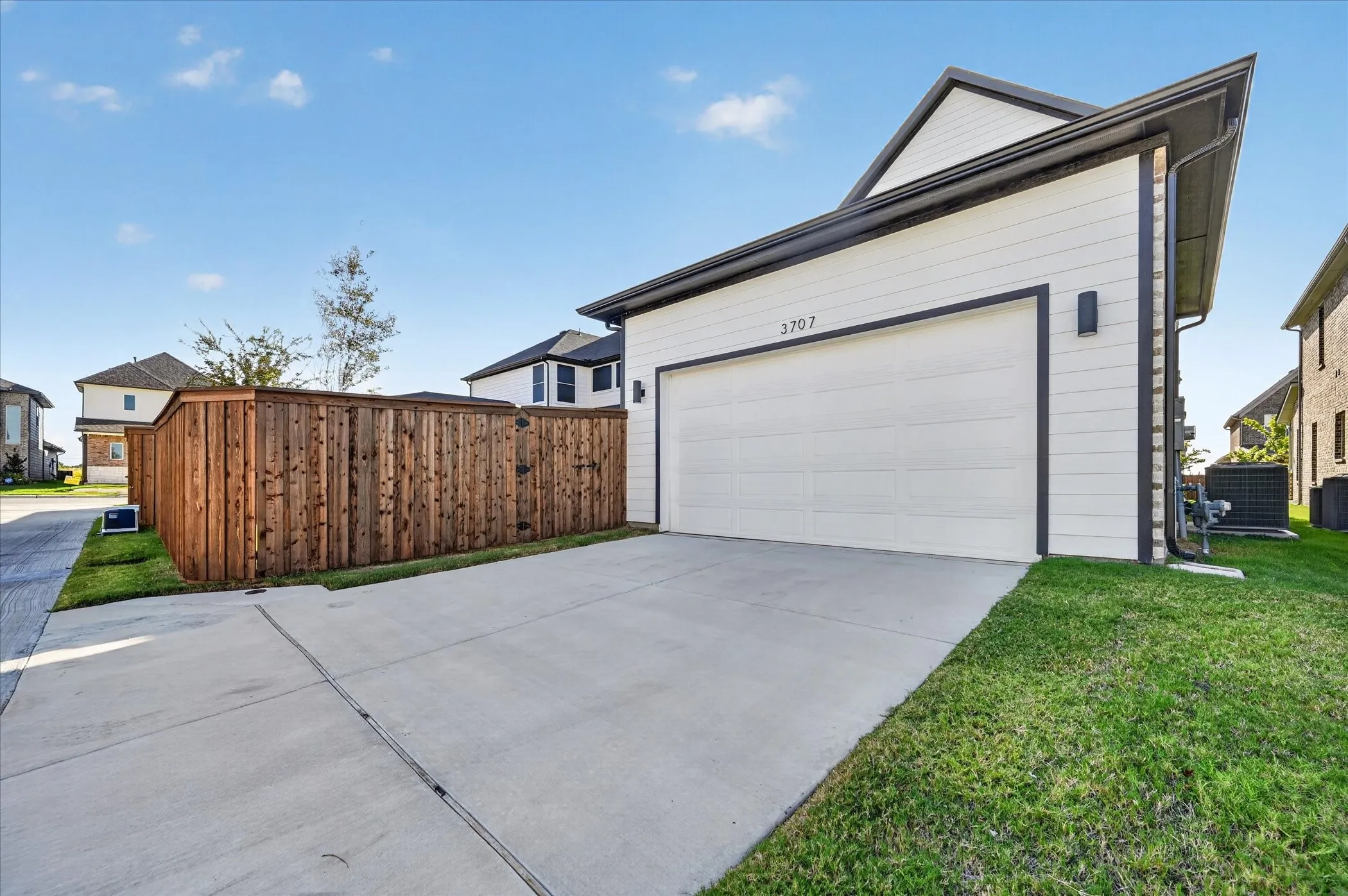 Single Family Residence For Sale in Dallas County , 3707 Pilgrims Mews, Rowlett, Texas 75088, 4 Bedroom, 3 Bathroom, 2 Garage spaces, 3,234 Sqft, built in 2024, mls#21390730, Real Estate Agent in Rowlett, Homes For Sale in Dallas county, Homes For Sale in Rowlett, Realtor in Rowlett Texas, Real Estate Brokerage Independent Realty Texas, Luminita Cordes Realtor