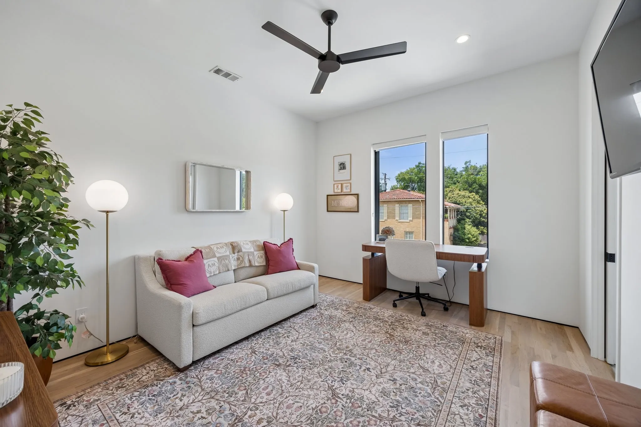 Single Family Residence For Rent in Dallas County , 5548 Sears Street, Dallas, Texas 75206, 3 Bedroom, 3 Bathroom, 2 Garage spaces, 2,552 Sqft, built in 2023, mls#21390972, Real Estate Agent in Dallas, Homes For Rent in Dallas county, Homes For Rent in Dallas, Realtor in Dallas Texas, Real Estate Brokerage Independent Realty Texas, Luminita Cordes Realtor