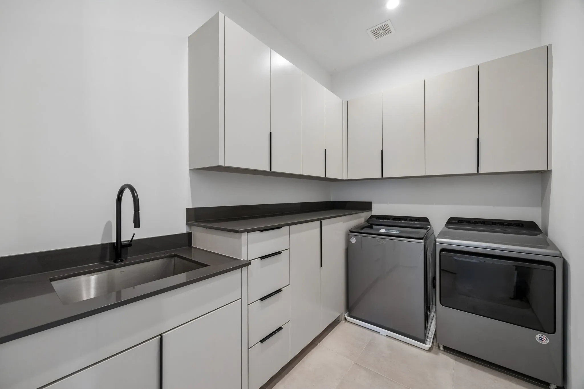 Single Family Residence For Rent in Dallas County , 5548 Sears Street, Dallas, Texas 75206, 3 Bedroom, 3 Bathroom, 2 Garage spaces, 2,552 Sqft, built in 2023, mls#21390972, Real Estate Agent in Dallas, Homes For Rent in Dallas county, Homes For Rent in Dallas, Realtor in Dallas Texas, Real Estate Brokerage Independent Realty Texas, Luminita Cordes Realtor