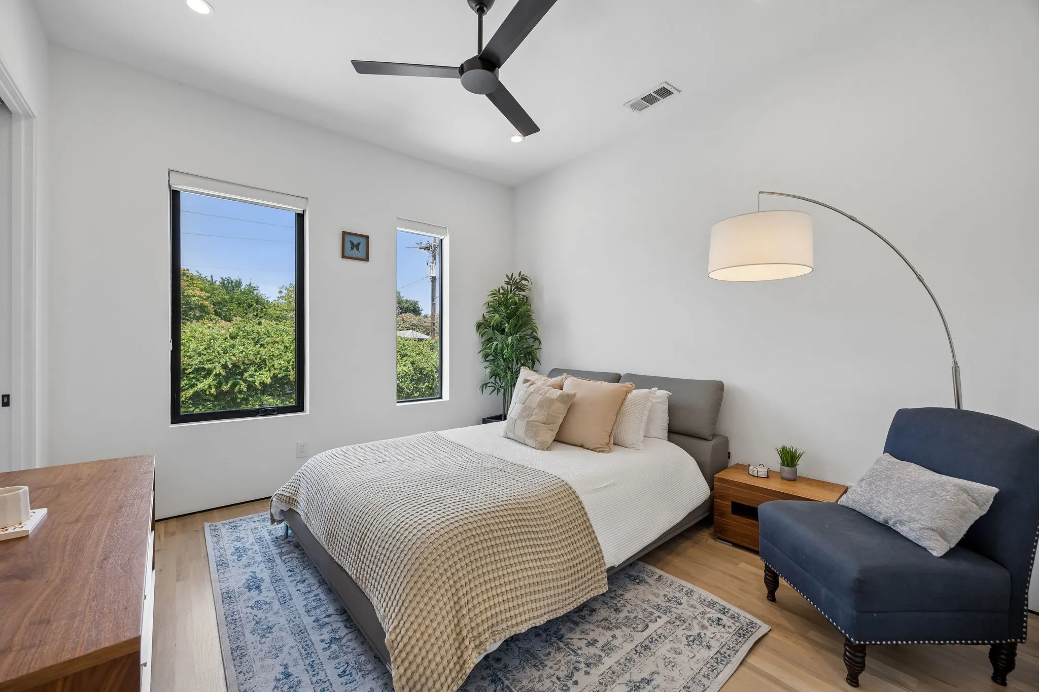 Single Family Residence For Rent in Dallas County , 5548 Sears Street, Dallas, Texas 75206, 3 Bedroom, 3 Bathroom, 2 Garage spaces, 2,552 Sqft, built in 2023, mls#21390972, Real Estate Agent in Dallas, Homes For Rent in Dallas county, Homes For Rent in Dallas, Realtor in Dallas Texas, Real Estate Brokerage Independent Realty Texas, Luminita Cordes Realtor