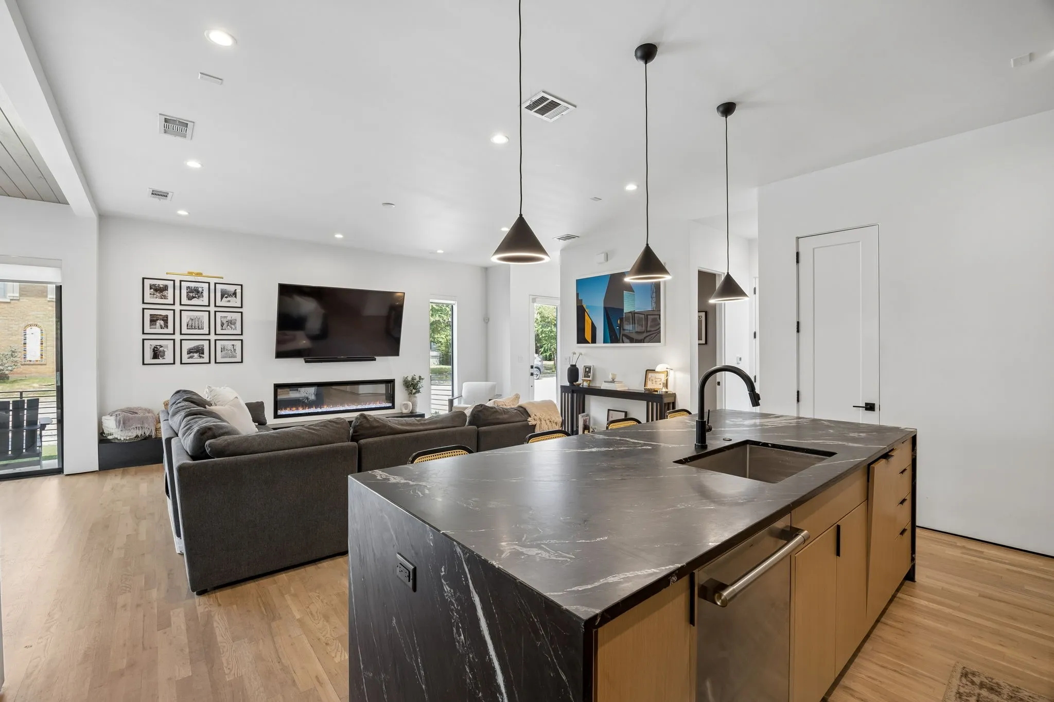 Single Family Residence For Rent in Dallas County , 5548 Sears Street, Dallas, Texas 75206, 3 Bedroom, 3 Bathroom, 2 Garage spaces, 2,552 Sqft, built in 2023, mls#21390972, Real Estate Agent in Dallas, Homes For Rent in Dallas county, Homes For Rent in Dallas, Realtor in Dallas Texas, Real Estate Brokerage Independent Realty Texas, Luminita Cordes Realtor