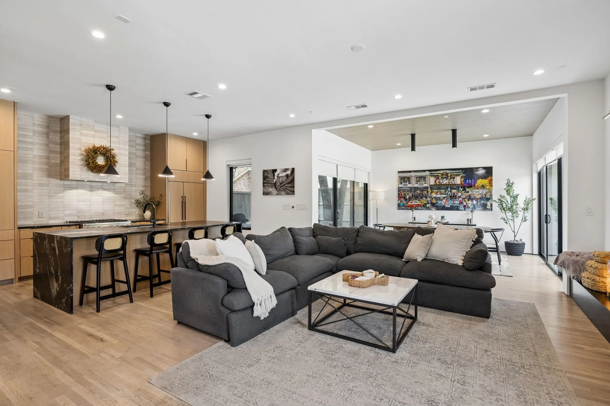 Single Family Residence For Rent in Dallas County , 5548 Sears Street, Dallas, Texas 75206, 3 Bedroom, 3 Bathroom, 2 Garage spaces, 2,552 Sqft, built in 2023, mls#21390972, Real Estate Agent in Dallas, Homes For Rent in Dallas county, Homes For Rent in Dallas, Realtor in Dallas Texas, Real Estate Brokerage Independent Realty Texas, Luminita Cordes Realtor