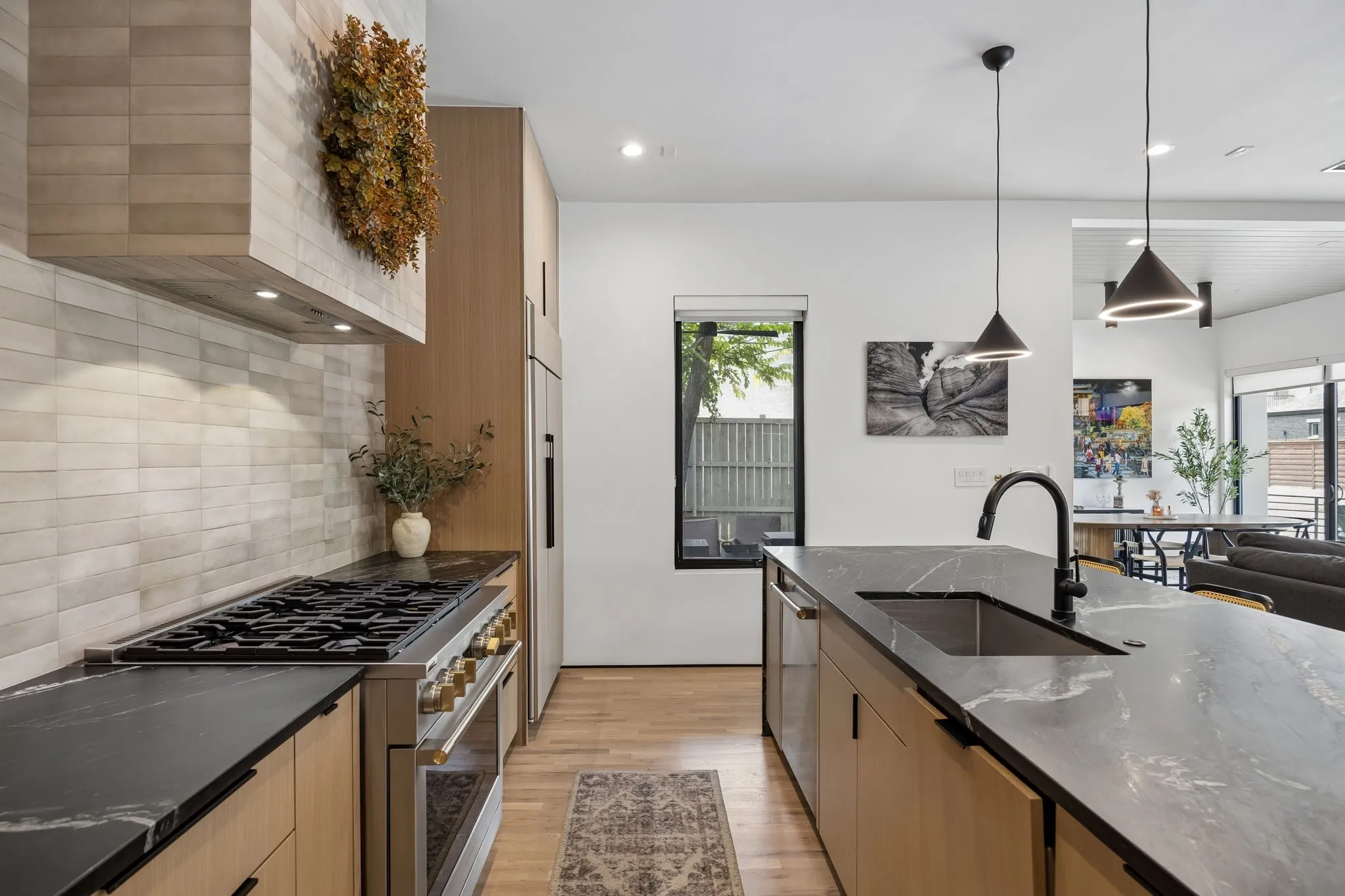 Single Family Residence For Rent in Dallas County , 5548 Sears Street, Dallas, Texas 75206, 3 Bedroom, 3 Bathroom, 2 Garage spaces, 2,552 Sqft, built in 2023, mls#21390972, Real Estate Agent in Dallas, Homes For Rent in Dallas county, Homes For Rent in Dallas, Realtor in Dallas Texas, Real Estate Brokerage Independent Realty Texas, Luminita Cordes Realtor