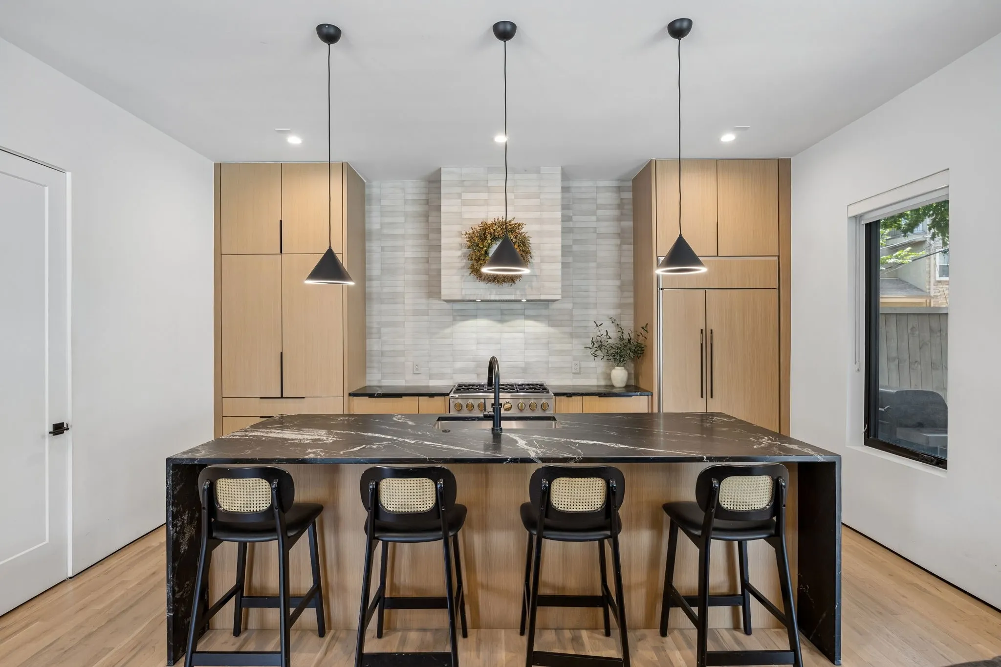 Single Family Residence For Rent in Dallas County , 5548 Sears Street, Dallas, Texas 75206, 3 Bedroom, 3 Bathroom, 2 Garage spaces, 2,552 Sqft, built in 2023, mls#21390972, Real Estate Agent in Dallas, Homes For Rent in Dallas county, Homes For Rent in Dallas, Realtor in Dallas Texas, Real Estate Brokerage Independent Realty Texas, Luminita Cordes Realtor