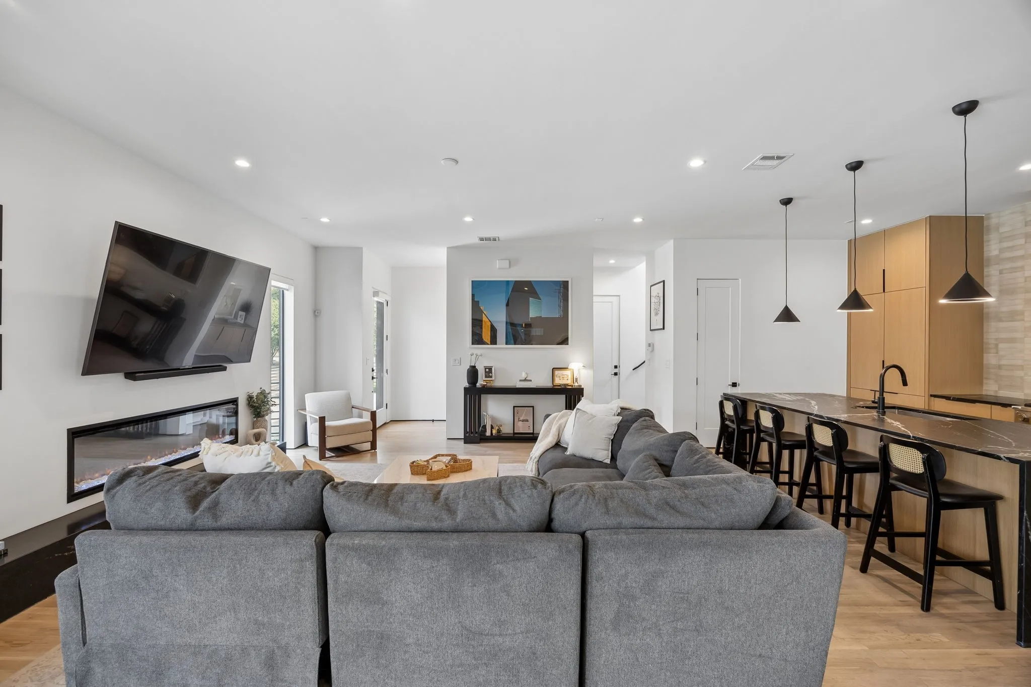 Single Family Residence For Rent in Dallas County , 5548 Sears Street, Dallas, Texas 75206, 3 Bedroom, 3 Bathroom, 2 Garage spaces, 2,552 Sqft, built in 2023, mls#21390972, Real Estate Agent in Dallas, Homes For Rent in Dallas county, Homes For Rent in Dallas, Realtor in Dallas Texas, Real Estate Brokerage Independent Realty Texas, Luminita Cordes Realtor