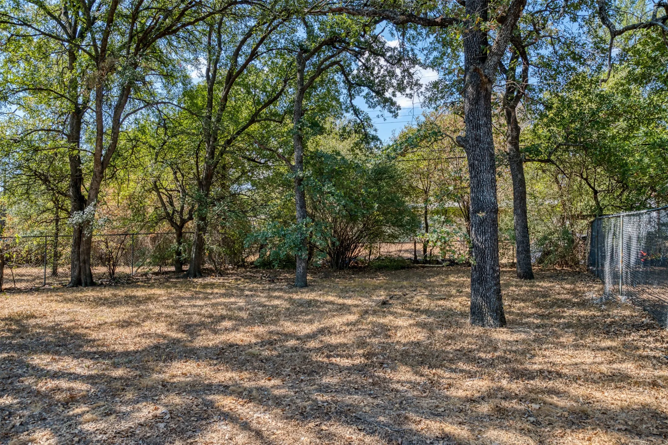 Single Family Residence For Sale in Tarrant County , 6416 Ava Court Drive, Fort Worth, Texas 76112, 3 Bedroom, 1 Bathroom, Garage spaces, 788 Sqft, built in 1958, mls#21355875, Real Estate Agent in Fort Worth, Homes For Sale in Tarrant county, Homes For Sale in Fort Worth, Realtor in Fort Worth Texas, Real Estate Brokerage Independent Realty Texas, Luminita Cordes Realtor