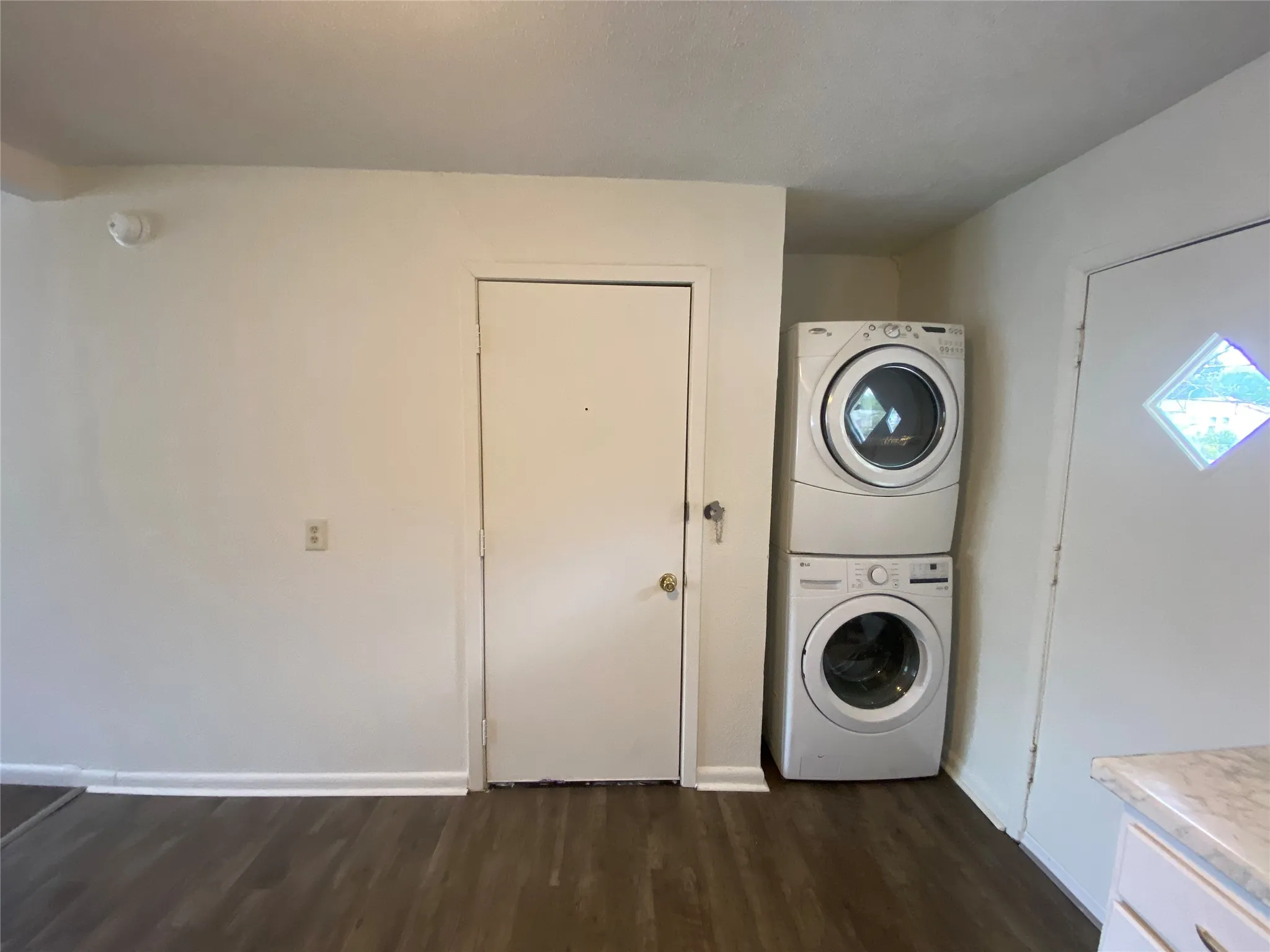 Single Family Residence For Rent in Dallas County , 1701 Longview Street, Mesquite, Texas 75149, 3 Bedroom, 1 Bathroom, 1 Garage spaces, 976 Sqft, built in 1955, mls#21391048, Real Estate Agent in Mesquite, Homes For Rent in Dallas county, Homes For Rent in Mesquite, Realtor in Mesquite Texas, Real Estate Brokerage Independent Realty Texas, Luminita Cordes Realtor