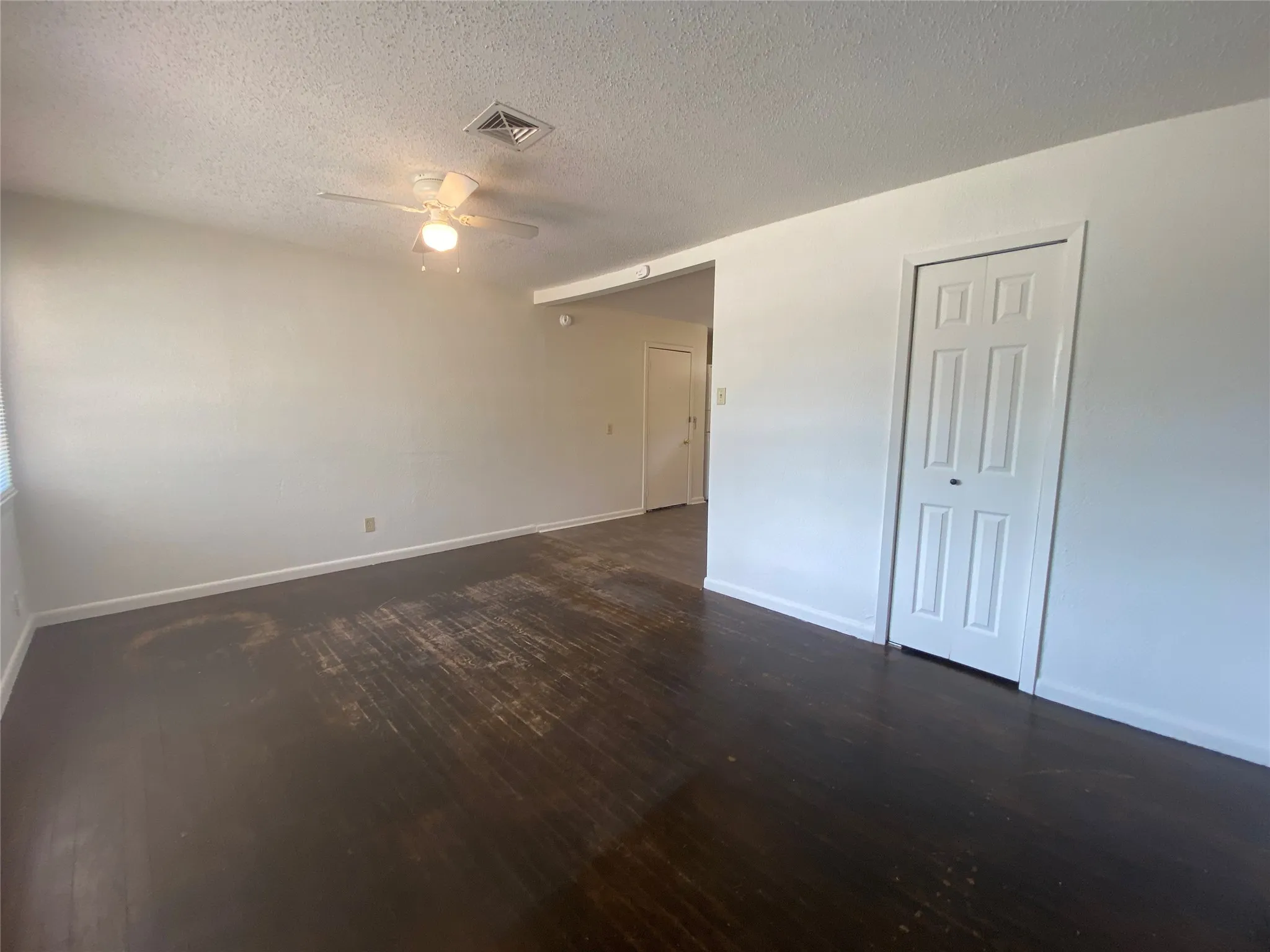 Single Family Residence For Rent in Dallas County , 1701 Longview Street, Mesquite, Texas 75149, 3 Bedroom, 1 Bathroom, 1 Garage spaces, 976 Sqft, built in 1955, mls#21391048, Real Estate Agent in Mesquite, Homes For Rent in Dallas county, Homes For Rent in Mesquite, Realtor in Mesquite Texas, Real Estate Brokerage Independent Realty Texas, Luminita Cordes Realtor