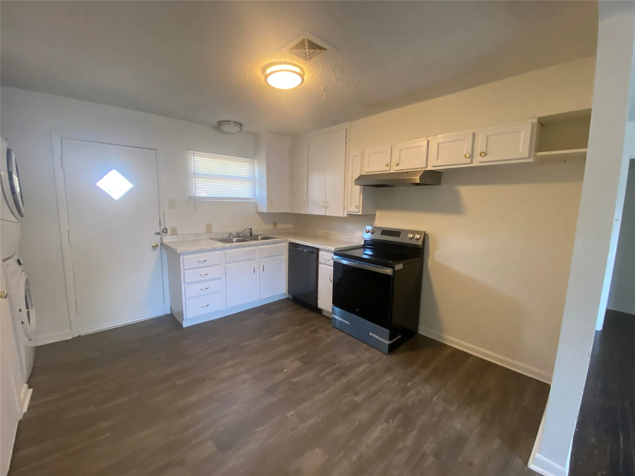 Single Family Residence For Rent in Dallas County , 1701 Longview Street, Mesquite, Texas 75149, 3 Bedroom, 1 Bathroom, 1 Garage spaces, 976 Sqft, built in 1955, mls#21391048, Real Estate Agent in Mesquite, Homes For Rent in Dallas county, Homes For Rent in Mesquite, Realtor in Mesquite Texas, Real Estate Brokerage Independent Realty Texas, Luminita Cordes Realtor
