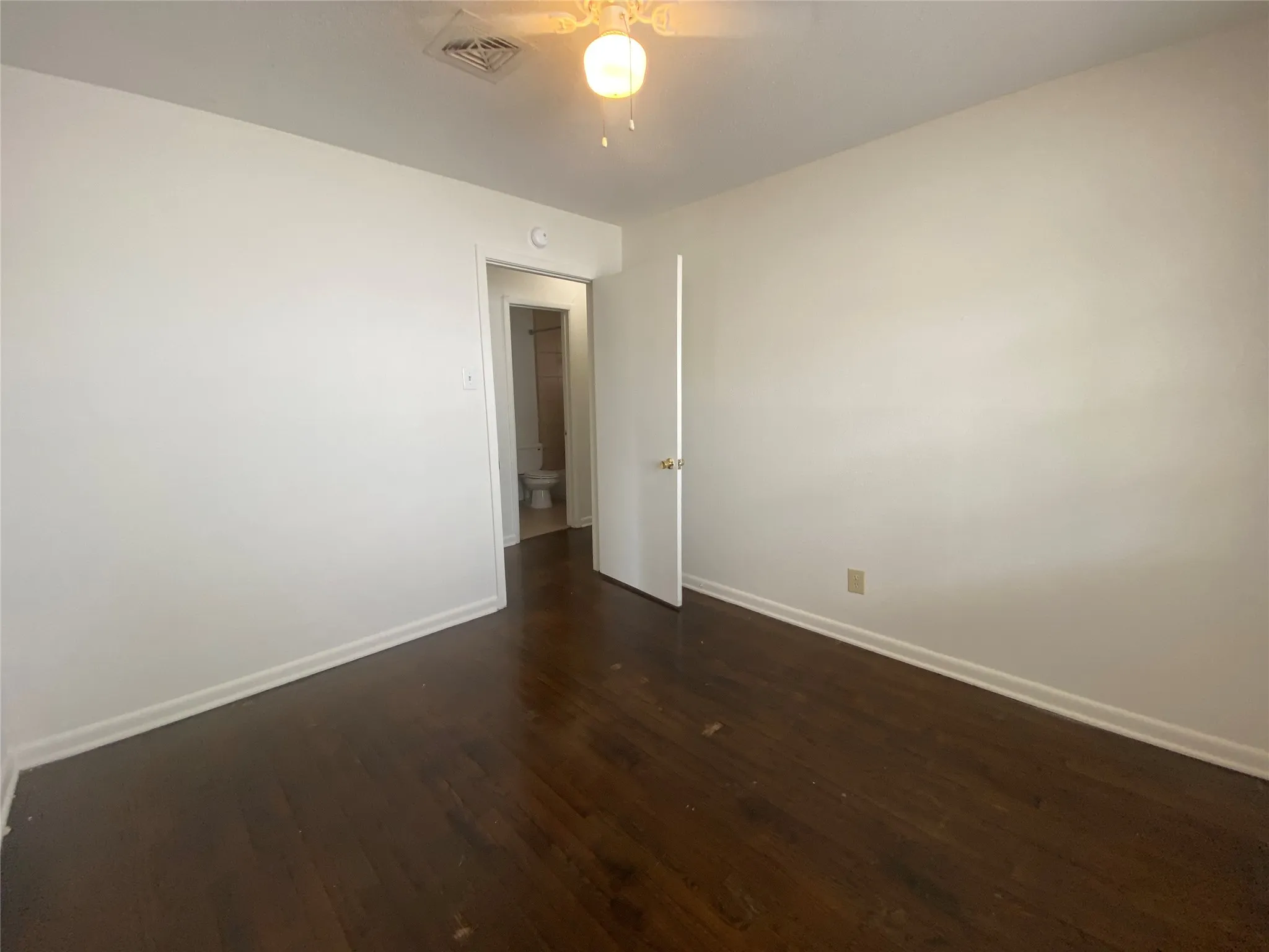 Single Family Residence For Rent in Dallas County , 1701 Longview Street, Mesquite, Texas 75149, 3 Bedroom, 1 Bathroom, 1 Garage spaces, 976 Sqft, built in 1955, mls#21391048, Real Estate Agent in Mesquite, Homes For Rent in Dallas county, Homes For Rent in Mesquite, Realtor in Mesquite Texas, Real Estate Brokerage Independent Realty Texas, Luminita Cordes Realtor