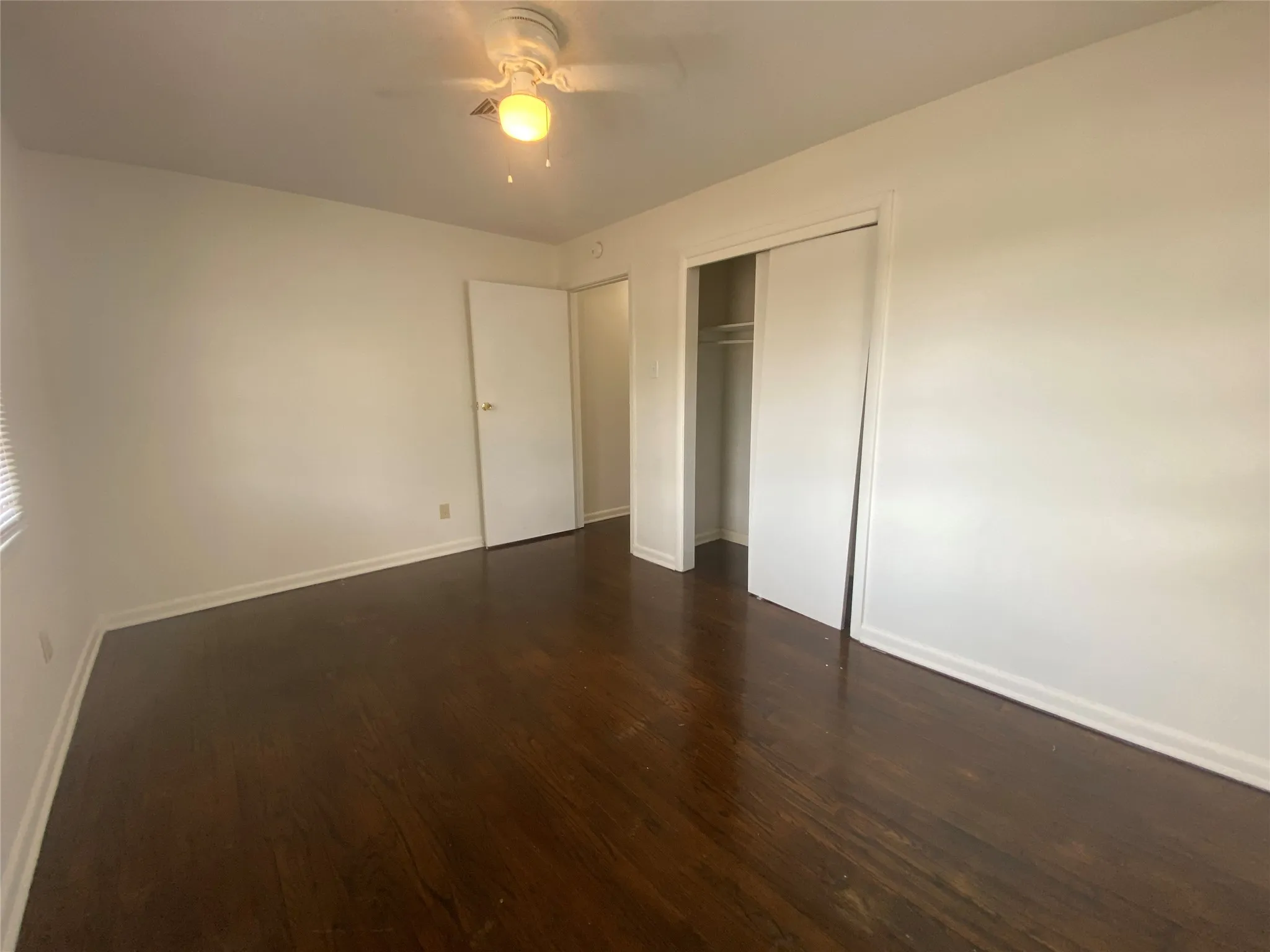 Single Family Residence For Rent in Dallas County , 1701 Longview Street, Mesquite, Texas 75149, 3 Bedroom, 1 Bathroom, 1 Garage spaces, 976 Sqft, built in 1955, mls#21391048, Real Estate Agent in Mesquite, Homes For Rent in Dallas county, Homes For Rent in Mesquite, Realtor in Mesquite Texas, Real Estate Brokerage Independent Realty Texas, Luminita Cordes Realtor