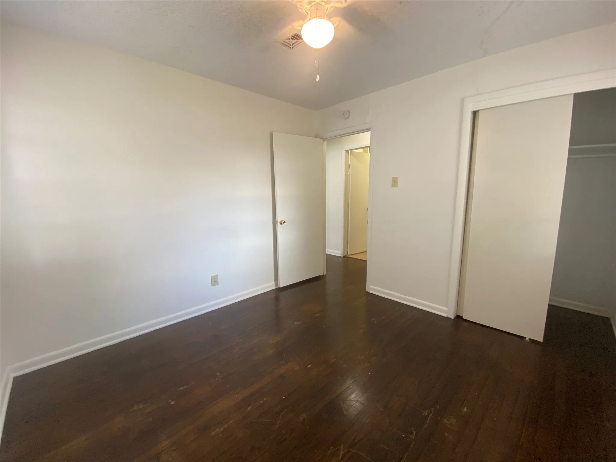 Single Family Residence For Rent in Dallas County , 1701 Longview Street, Mesquite, Texas 75149, 3 Bedroom, 1 Bathroom, 1 Garage spaces, 976 Sqft, built in 1955, mls#21391048, Real Estate Agent in Mesquite, Homes For Rent in Dallas county, Homes For Rent in Mesquite, Realtor in Mesquite Texas, Real Estate Brokerage Independent Realty Texas, Luminita Cordes Realtor