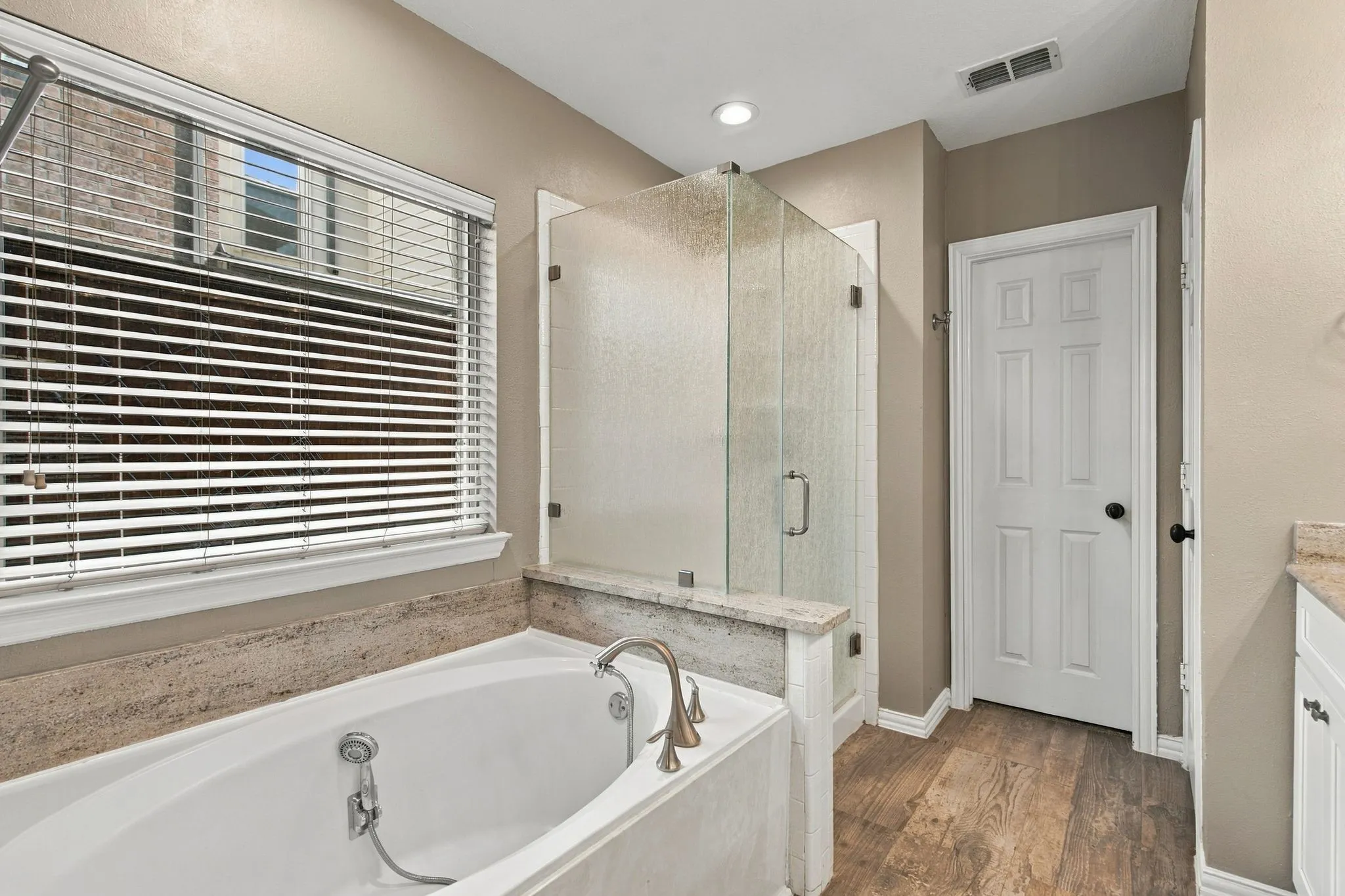 Single Family Residence For Rent in Denton County , 9991 Slick Rock Trail, Frisco, Texas 75033, 4 Bedroom, 3 Bathroom, 2 Garage spaces, 2,285 Sqft, built in 2001, mls#21391050, Real Estate Agent in Frisco, Homes For Rent in Denton county, Homes For Rent in Frisco, Realtor in Frisco Texas, Real Estate Brokerage Independent Realty Texas, Luminita Cordes Realtor