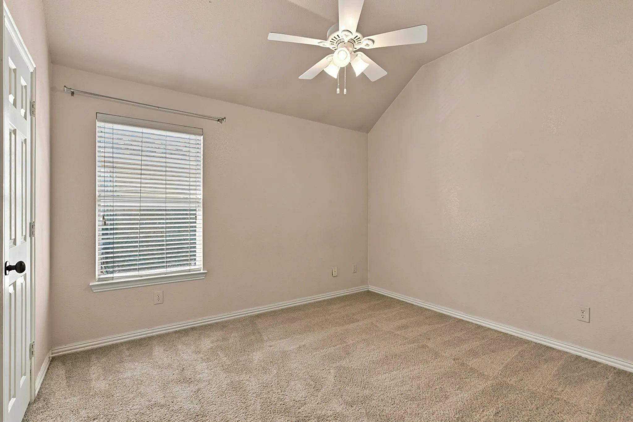 Single Family Residence For Rent in Denton County , 9991 Slick Rock Trail, Frisco, Texas 75033, 4 Bedroom, 3 Bathroom, 2 Garage spaces, 2,285 Sqft, built in 2001, mls#21391050, Real Estate Agent in Frisco, Homes For Rent in Denton county, Homes For Rent in Frisco, Realtor in Frisco Texas, Real Estate Brokerage Independent Realty Texas, Luminita Cordes Realtor