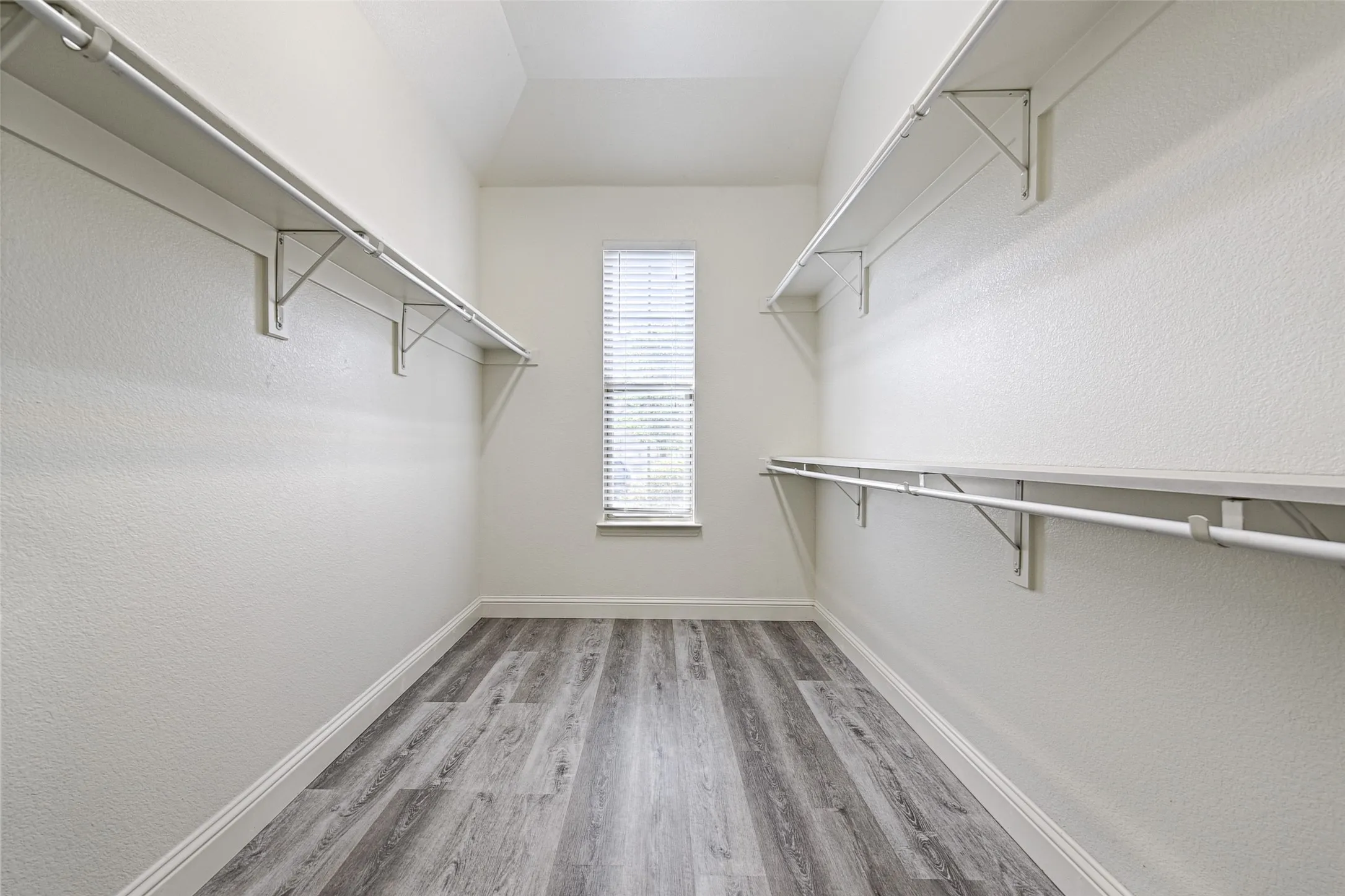 Single Family Residence For Rent in Collin County , 11438 Santa Maria Road, Frisco, Texas 75035, 4 Bedroom, 3 Bathroom, 3 Garage spaces, 2,448 Sqft, built in 2016, mls#21391051, Real Estate Agent in Frisco, Homes For Rent in Collin county, Homes For Rent in Frisco, Realtor in Frisco Texas, Real Estate Brokerage Independent Realty Texas, Luminita Cordes Realtor