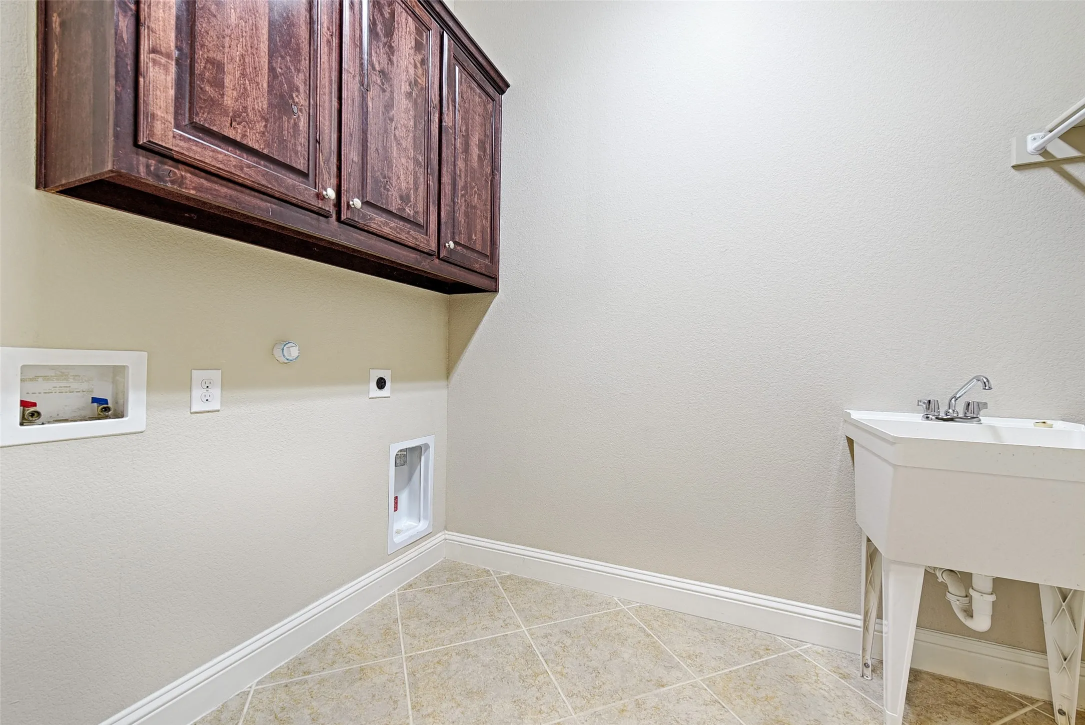 Single Family Residence For Rent in Collin County , 11438 Santa Maria Road, Frisco, Texas 75035, 4 Bedroom, 3 Bathroom, 3 Garage spaces, 2,448 Sqft, built in 2016, mls#21391051, Real Estate Agent in Frisco, Homes For Rent in Collin county, Homes For Rent in Frisco, Realtor in Frisco Texas, Real Estate Brokerage Independent Realty Texas, Luminita Cordes Realtor