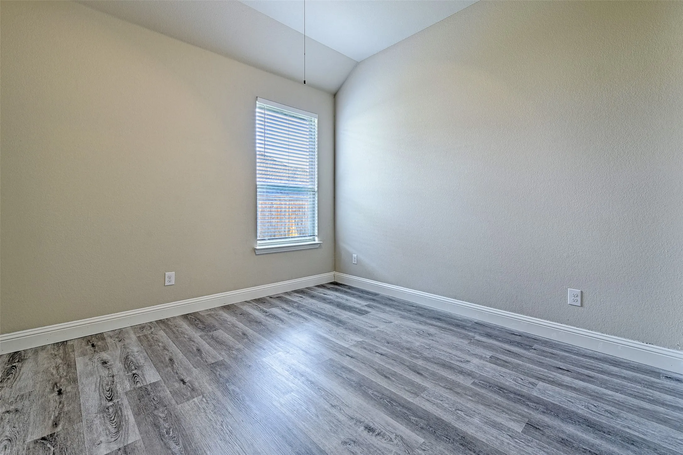 Single Family Residence For Rent in Collin County , 11438 Santa Maria Road, Frisco, Texas 75035, 4 Bedroom, 3 Bathroom, 3 Garage spaces, 2,448 Sqft, built in 2016, mls#21391051, Real Estate Agent in Frisco, Homes For Rent in Collin county, Homes For Rent in Frisco, Realtor in Frisco Texas, Real Estate Brokerage Independent Realty Texas, Luminita Cordes Realtor