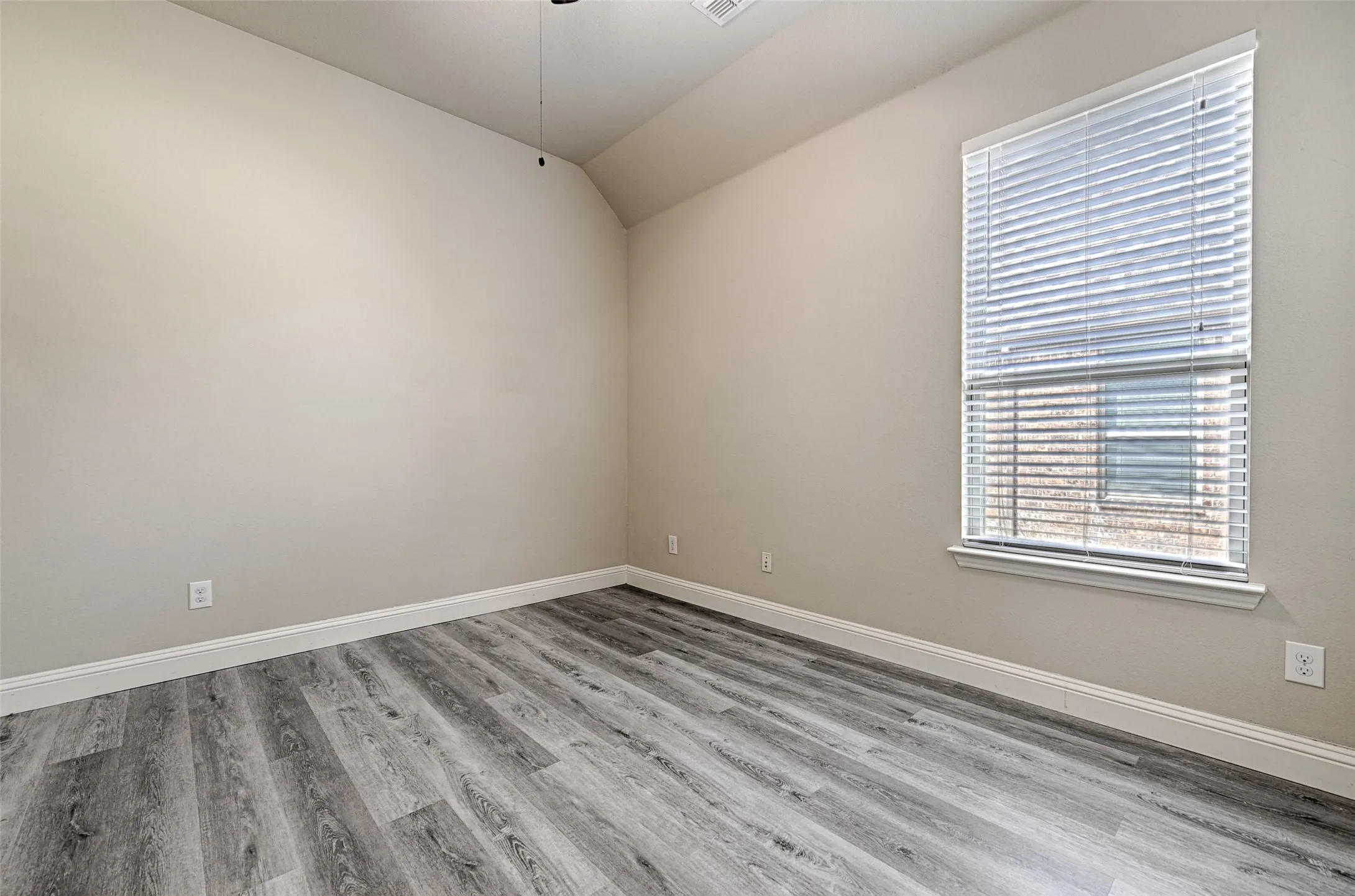 Single Family Residence For Rent in Collin County , 11438 Santa Maria Road, Frisco, Texas 75035, 4 Bedroom, 3 Bathroom, 3 Garage spaces, 2,448 Sqft, built in 2016, mls#21391051, Real Estate Agent in Frisco, Homes For Rent in Collin county, Homes For Rent in Frisco, Realtor in Frisco Texas, Real Estate Brokerage Independent Realty Texas, Luminita Cordes Realtor