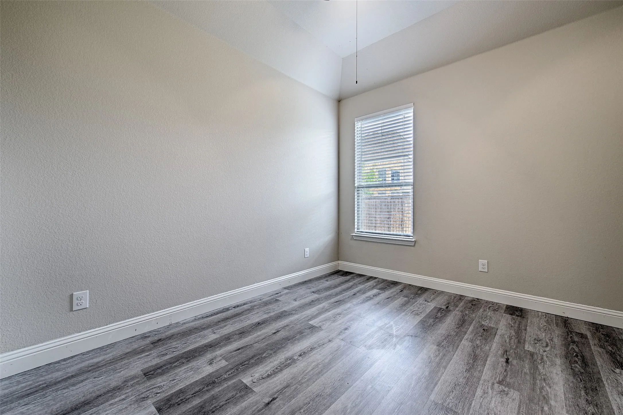 Single Family Residence For Rent in Collin County , 11438 Santa Maria Road, Frisco, Texas 75035, 4 Bedroom, 3 Bathroom, 3 Garage spaces, 2,448 Sqft, built in 2016, mls#21391051, Real Estate Agent in Frisco, Homes For Rent in Collin county, Homes For Rent in Frisco, Realtor in Frisco Texas, Real Estate Brokerage Independent Realty Texas, Luminita Cordes Realtor