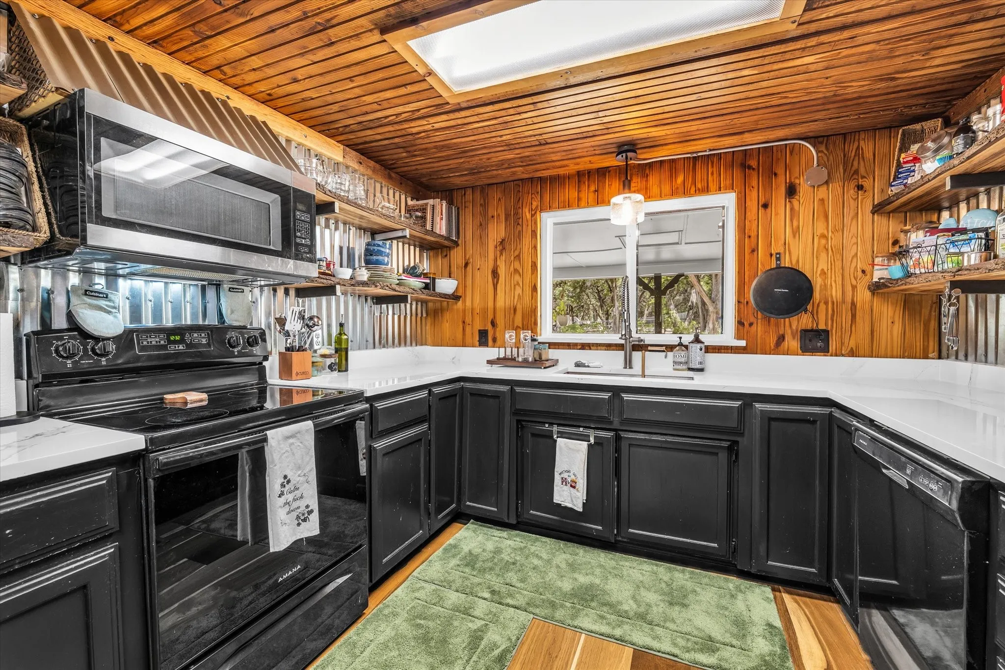 Single Family Residence For Sale in Johnson County , 9340 Apache Trail, Rio Vista, Texas 76093, 3 Bedroom, 2 Bathroom, Garage spaces, 2,073 Sqft, built in 1980, mls#21391053, Real Estate Agent in Rio Vista, Homes For Sale in Johnson county, Homes For Sale in Rio Vista, Realtor in Rio Vista Texas, Real Estate Brokerage Independent Realty Texas, Luminita Cordes Realtor