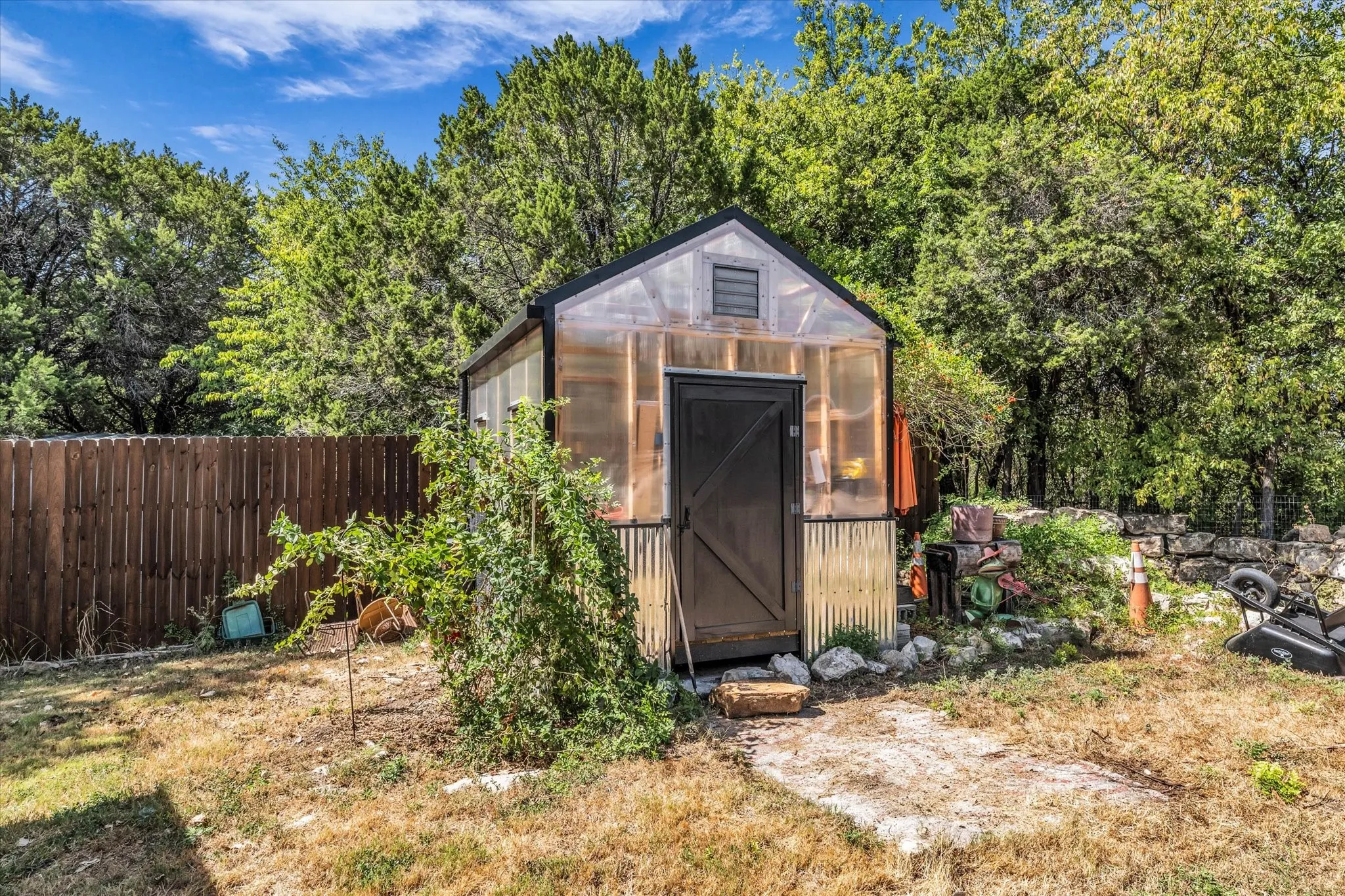 Single Family Residence For Sale in Johnson County , 9340 Apache Trail, Rio Vista, Texas 76093, 3 Bedroom, 2 Bathroom, Garage spaces, 2,073 Sqft, built in 1980, mls#21391053, Real Estate Agent in Rio Vista, Homes For Sale in Johnson county, Homes For Sale in Rio Vista, Realtor in Rio Vista Texas, Real Estate Brokerage Independent Realty Texas, Luminita Cordes Realtor