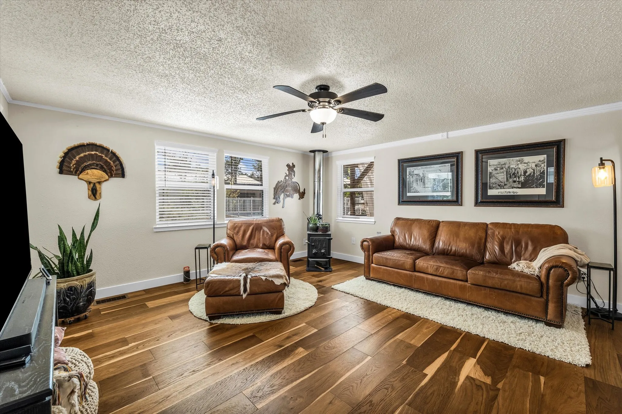 Single Family Residence For Sale in Johnson County , 9340 Apache Trail, Rio Vista, Texas 76093, 3 Bedroom, 2 Bathroom, Garage spaces, 2,073 Sqft, built in 1980, mls#21391053, Real Estate Agent in Rio Vista, Homes For Sale in Johnson county, Homes For Sale in Rio Vista, Realtor in Rio Vista Texas, Real Estate Brokerage Independent Realty Texas, Luminita Cordes Realtor