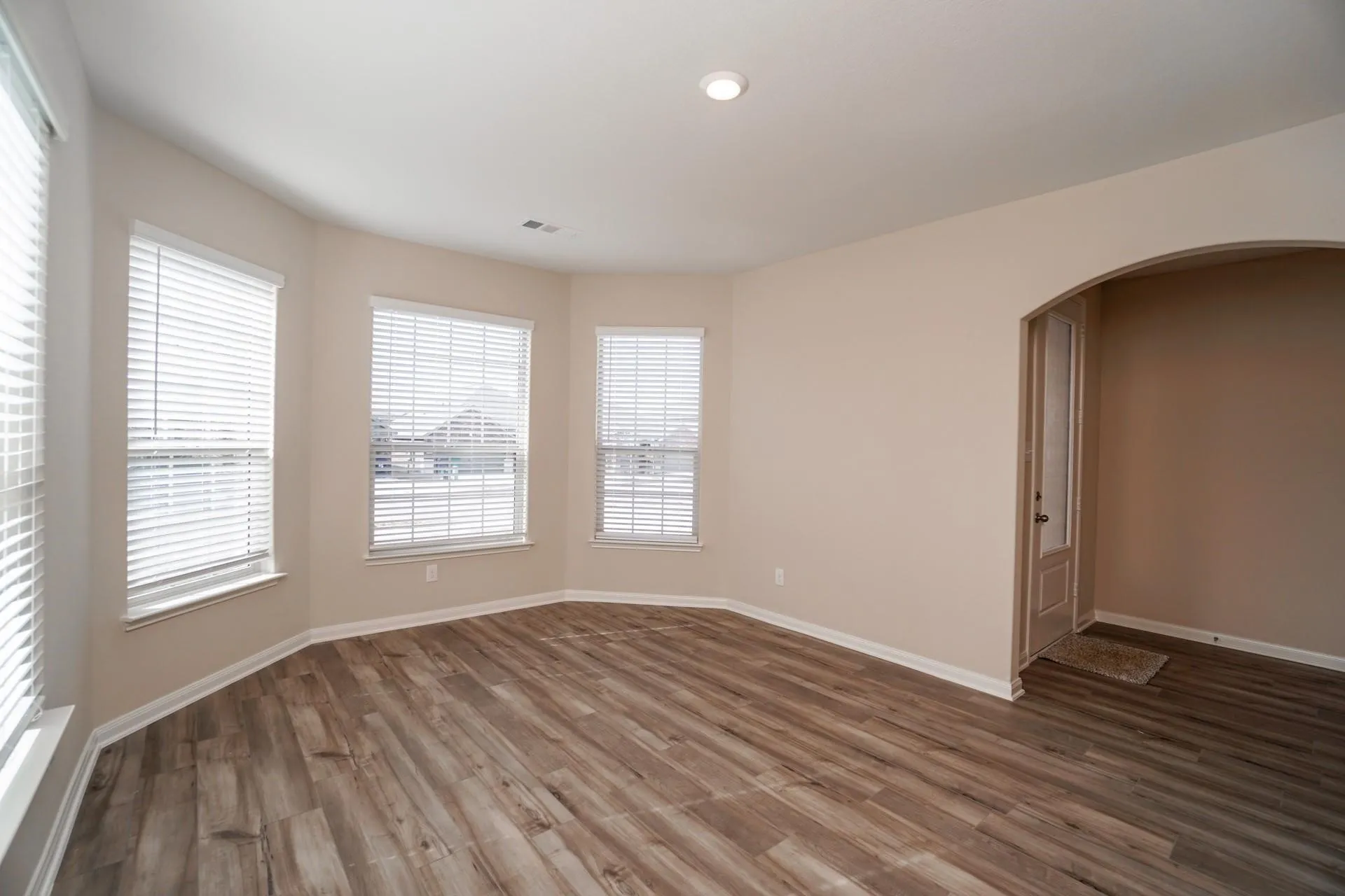 Single Family Residence For Rent in Denton County , 5404 Songbird Trail, Denton, Texas 76207, 3 Bedroom, 2 Bathroom, 2 Garage spaces, 2,000 Sqft, built in 2020, mls#21391054, Real Estate Agent in Denton, Homes For Rent in Denton county, Homes For Rent in Denton, Realtor in Denton Texas, Real Estate Brokerage Independent Realty Texas, Luminita Cordes Realtor