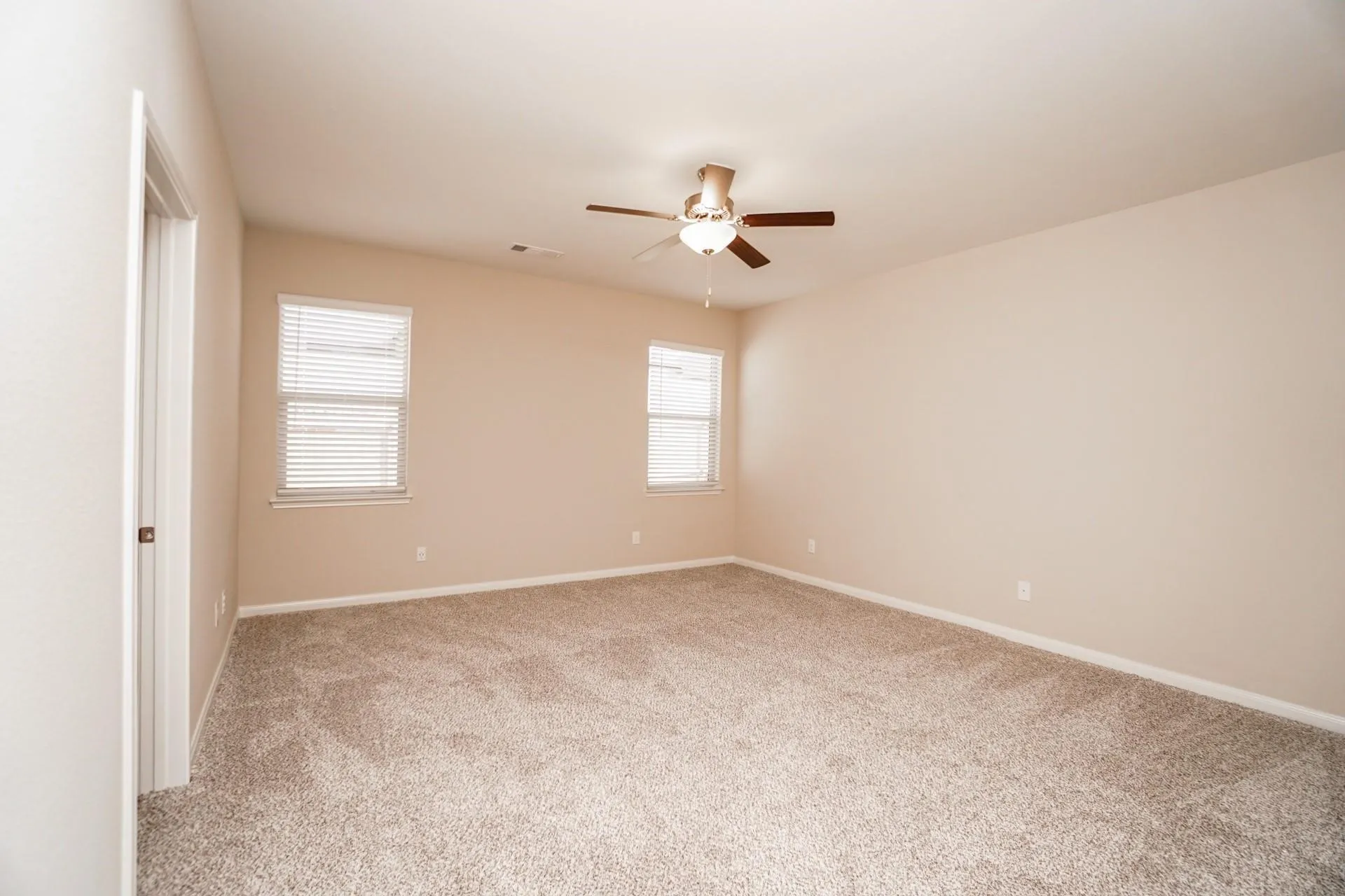 Single Family Residence For Rent in Denton County , 5404 Songbird Trail, Denton, Texas 76207, 3 Bedroom, 2 Bathroom, 2 Garage spaces, 2,000 Sqft, built in 2020, mls#21391054, Real Estate Agent in Denton, Homes For Rent in Denton county, Homes For Rent in Denton, Realtor in Denton Texas, Real Estate Brokerage Independent Realty Texas, Luminita Cordes Realtor