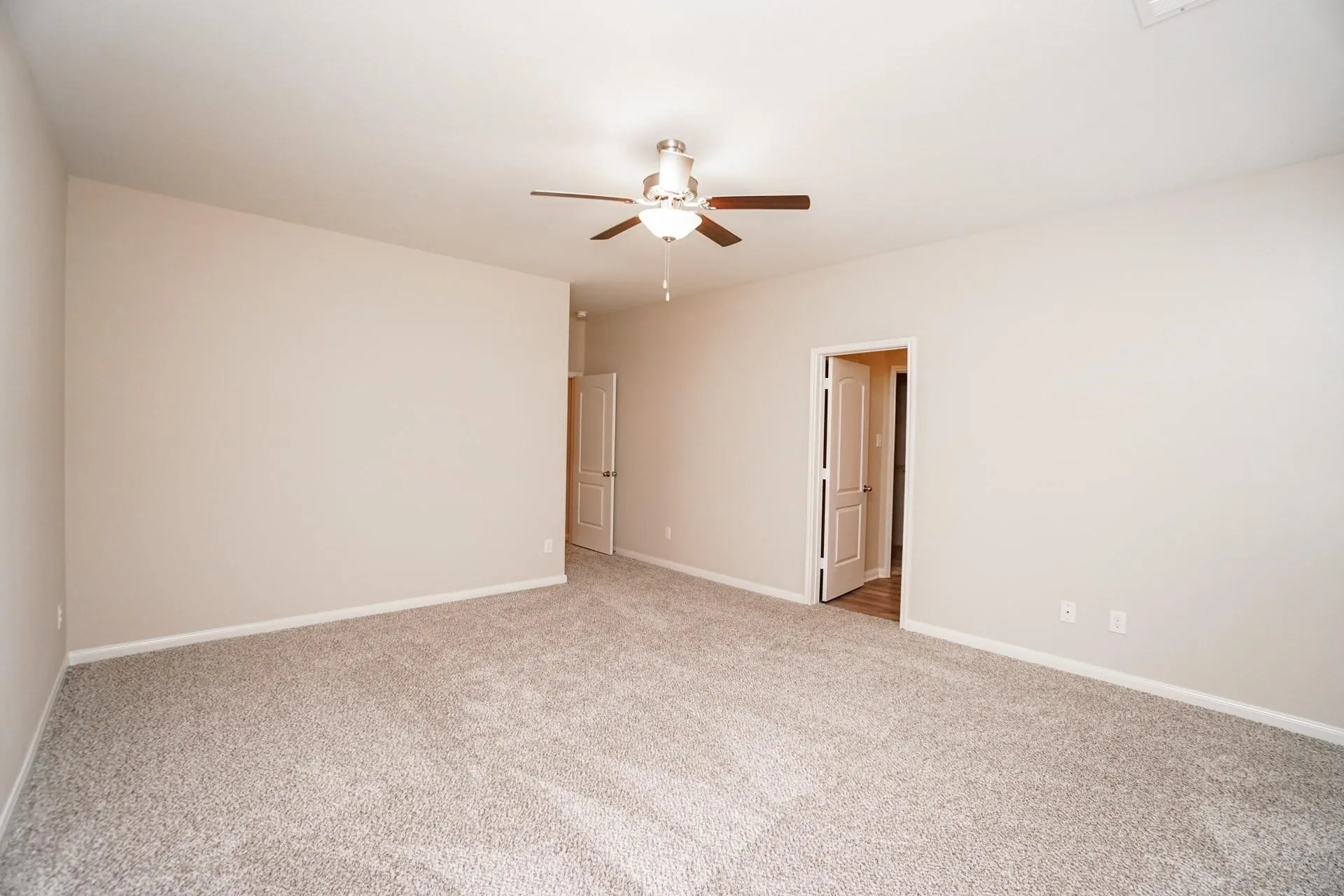 Single Family Residence For Rent in Denton County , 5404 Songbird Trail, Denton, Texas 76207, 3 Bedroom, 2 Bathroom, 2 Garage spaces, 2,000 Sqft, built in 2020, mls#21391054, Real Estate Agent in Denton, Homes For Rent in Denton county, Homes For Rent in Denton, Realtor in Denton Texas, Real Estate Brokerage Independent Realty Texas, Luminita Cordes Realtor