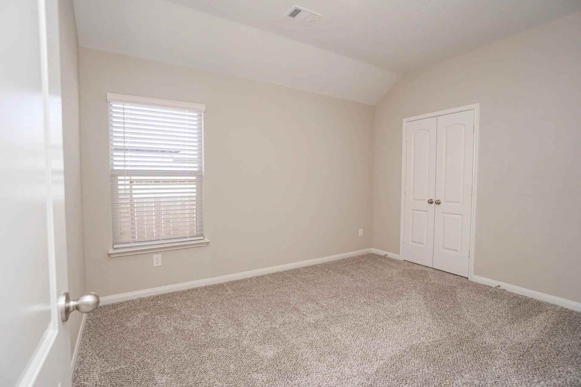 Single Family Residence For Rent in Denton County , 5404 Songbird Trail, Denton, Texas 76207, 3 Bedroom, 2 Bathroom, 2 Garage spaces, 2,000 Sqft, built in 2020, mls#21391054, Real Estate Agent in Denton, Homes For Rent in Denton county, Homes For Rent in Denton, Realtor in Denton Texas, Real Estate Brokerage Independent Realty Texas, Luminita Cordes Realtor