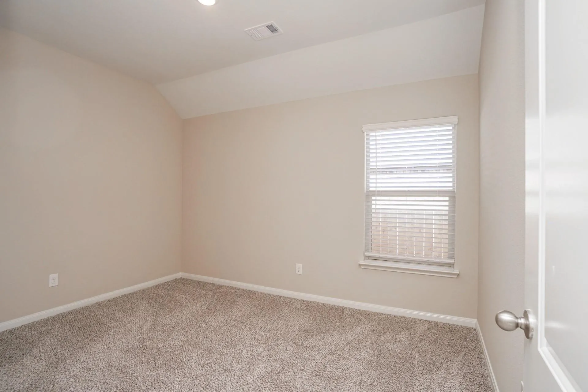 Single Family Residence For Rent in Denton County , 5404 Songbird Trail, Denton, Texas 76207, 3 Bedroom, 2 Bathroom, 2 Garage spaces, 2,000 Sqft, built in 2020, mls#21391054, Real Estate Agent in Denton, Homes For Rent in Denton county, Homes For Rent in Denton, Realtor in Denton Texas, Real Estate Brokerage Independent Realty Texas, Luminita Cordes Realtor