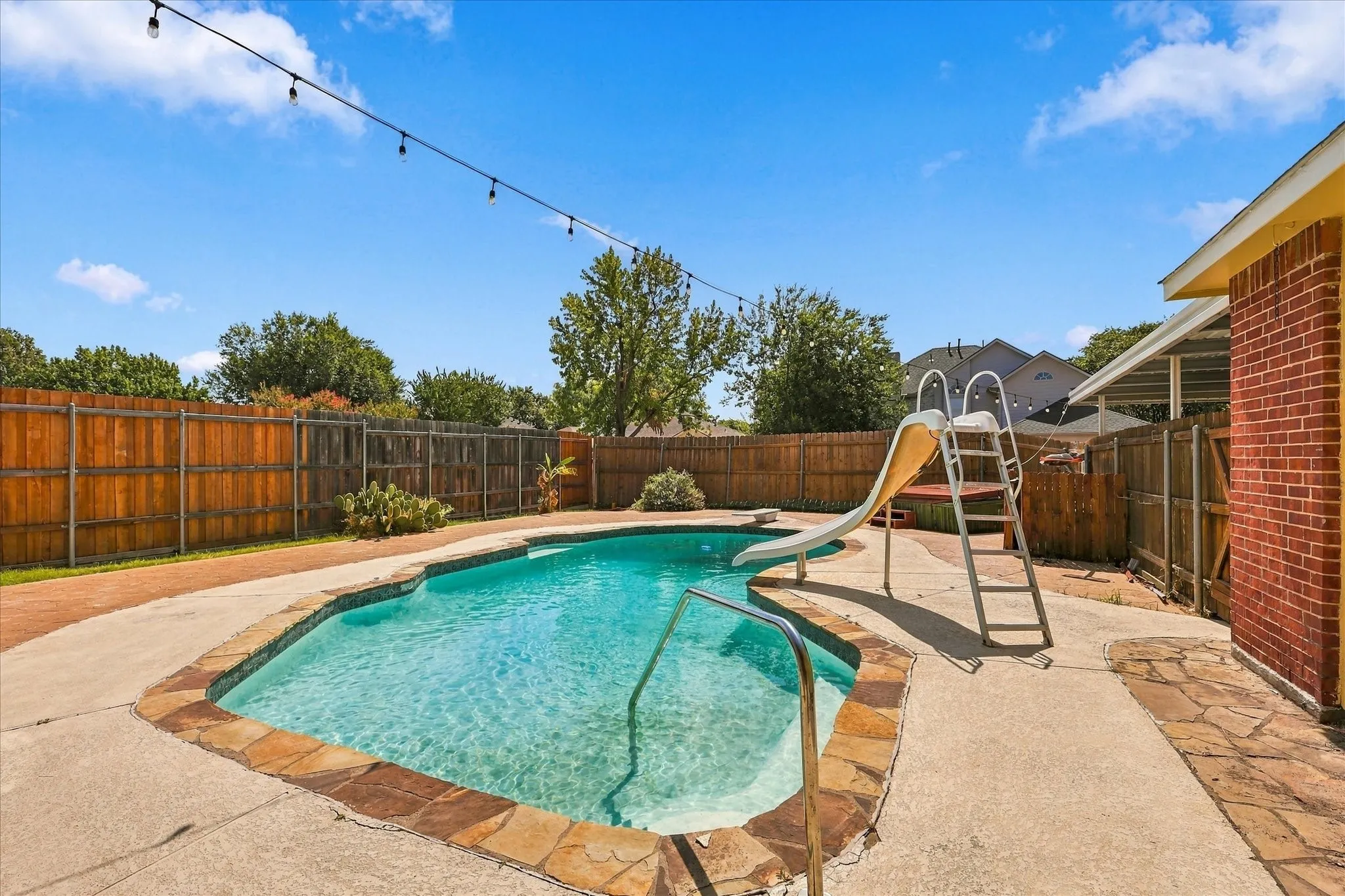 Single Family Residence For Sale in Dallas County , 8302 Brentwood Street, Rowlett, Texas 75088, 4 Bedroom, 3 Bathroom, 2 Garage spaces, 2,808 Sqft, built in 1990, mls#21387089, Real Estate Agent in Rowlett, Homes For Sale in Dallas county, Homes For Sale in Rowlett, Realtor in Rowlett Texas, Real Estate Brokerage Independent Realty Texas, Luminita Cordes Realtor