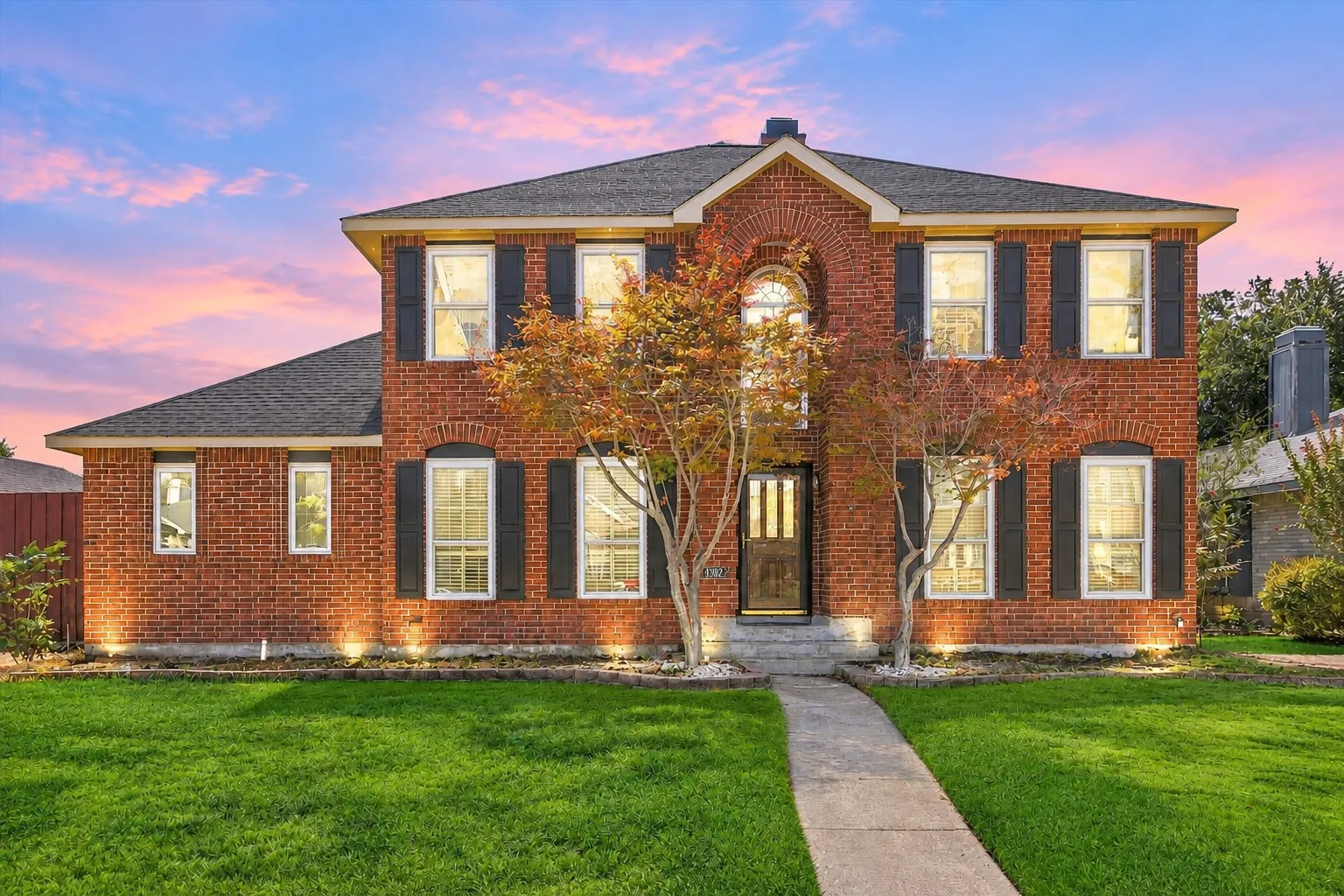Single Family Residence For Sale in Dallas County , 8302 Brentwood Street, Rowlett, Texas 75088, 4 Bedroom, 3 Bathroom, 2 Garage spaces, 2,808 Sqft, built in 1990, mls#21387089, Real Estate Agent in Rowlett, Homes For Sale in Dallas county, Homes For Sale in Rowlett, Realtor in Rowlett Texas, Real Estate Brokerage Independent Realty Texas, Luminita Cordes Realtor