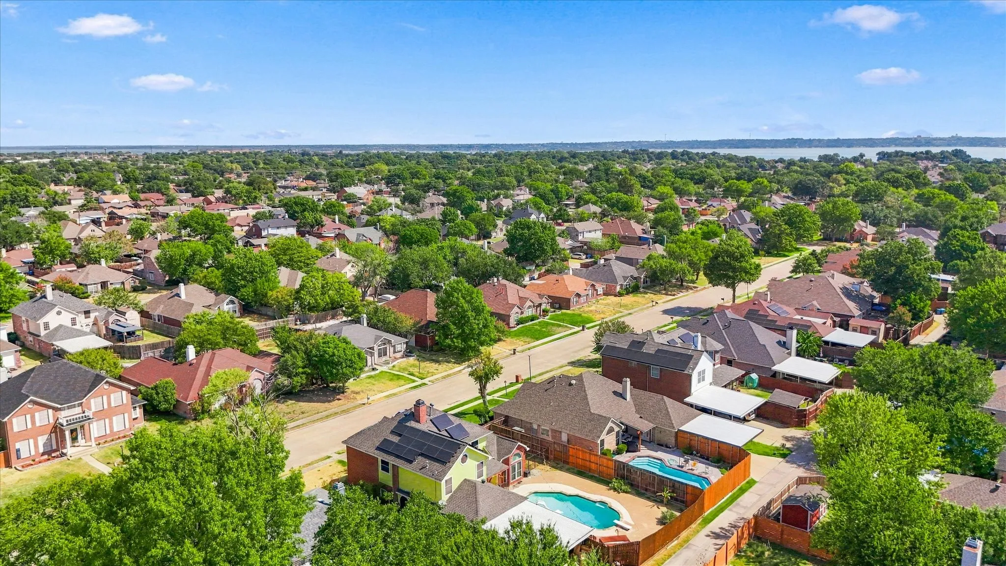Single Family Residence For Sale in Dallas County , 8302 Brentwood Street, Rowlett, Texas 75088, 4 Bedroom, 3 Bathroom, 2 Garage spaces, 2,808 Sqft, built in 1990, mls#21387089, Real Estate Agent in Rowlett, Homes For Sale in Dallas county, Homes For Sale in Rowlett, Realtor in Rowlett Texas, Real Estate Brokerage Independent Realty Texas, Luminita Cordes Realtor