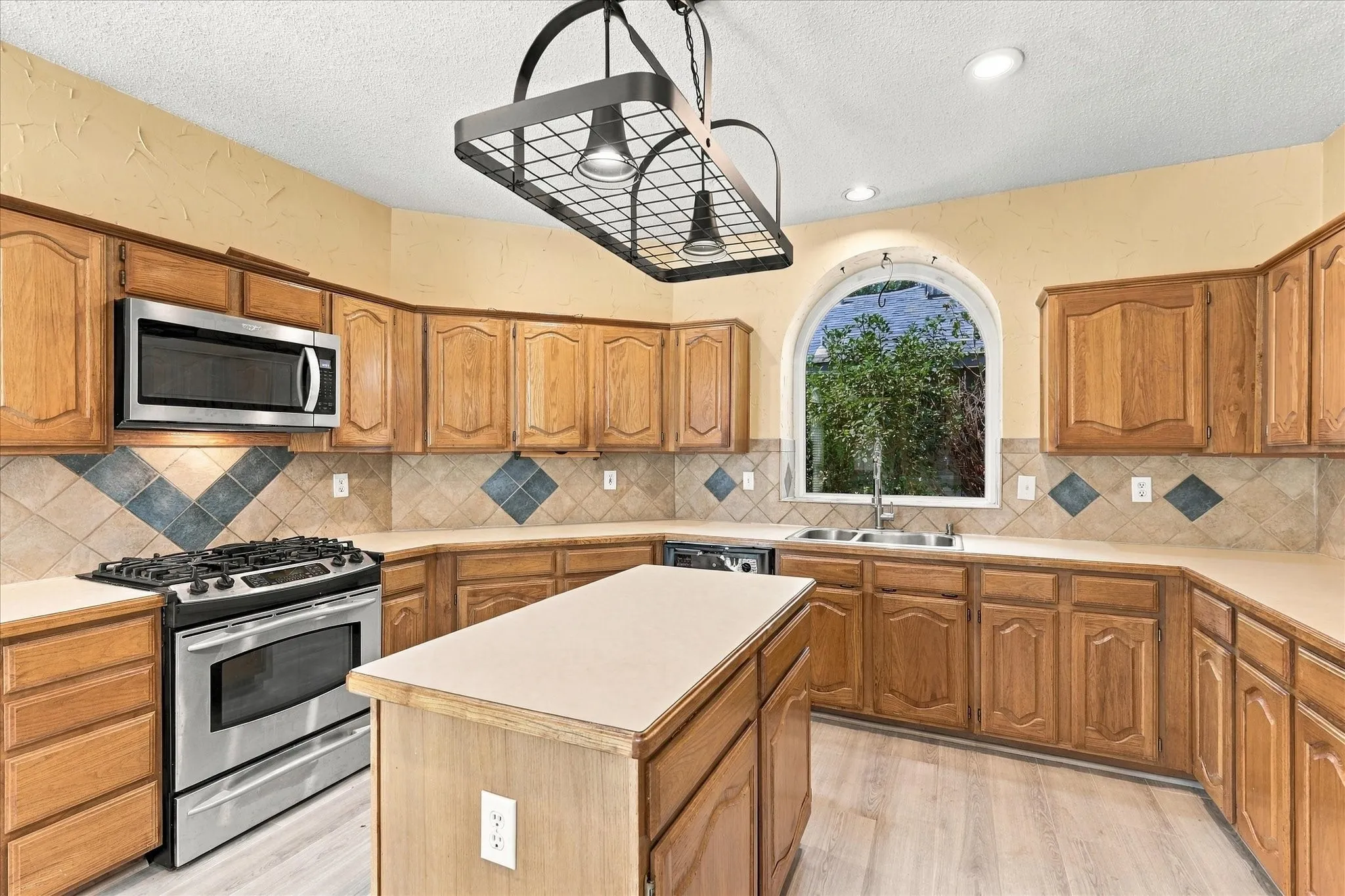 Single Family Residence For Sale in Dallas County , 8302 Brentwood Street, Rowlett, Texas 75088, 4 Bedroom, 3 Bathroom, 2 Garage spaces, 2,808 Sqft, built in 1990, mls#21387089, Real Estate Agent in Rowlett, Homes For Sale in Dallas county, Homes For Sale in Rowlett, Realtor in Rowlett Texas, Real Estate Brokerage Independent Realty Texas, Luminita Cordes Realtor