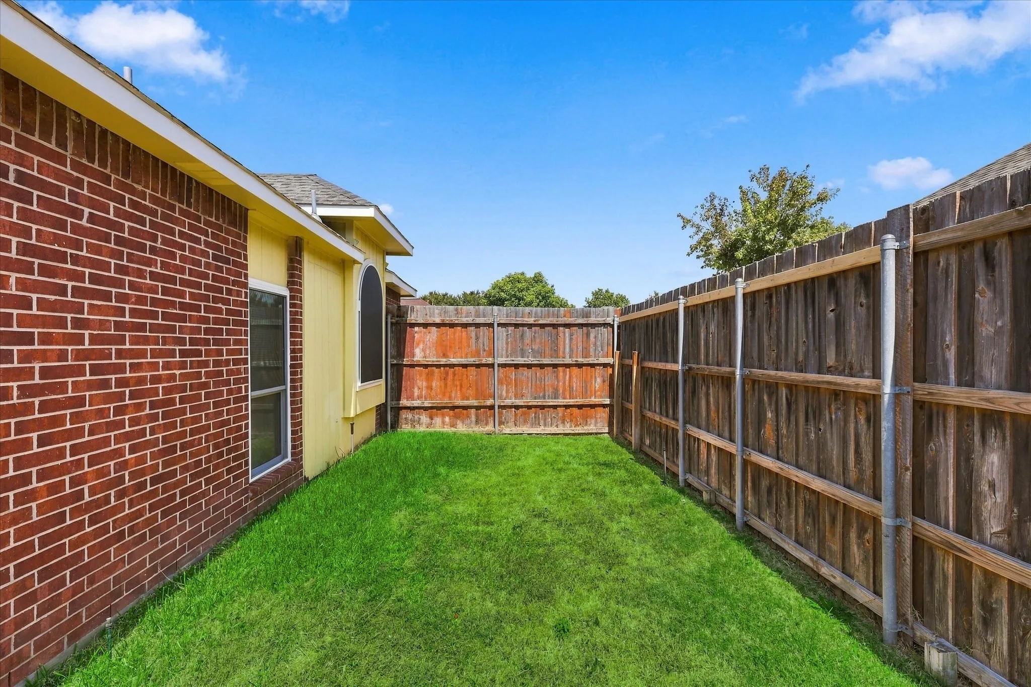 Single Family Residence For Sale in Dallas County , 8302 Brentwood Street, Rowlett, Texas 75088, 4 Bedroom, 3 Bathroom, 2 Garage spaces, 2,808 Sqft, built in 1990, mls#21387089, Real Estate Agent in Rowlett, Homes For Sale in Dallas county, Homes For Sale in Rowlett, Realtor in Rowlett Texas, Real Estate Brokerage Independent Realty Texas, Luminita Cordes Realtor