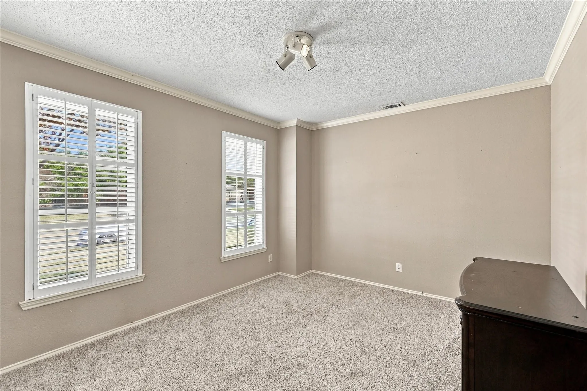 Single Family Residence For Sale in Dallas County , 8302 Brentwood Street, Rowlett, Texas 75088, 4 Bedroom, 3 Bathroom, 2 Garage spaces, 2,808 Sqft, built in 1990, mls#21387089, Real Estate Agent in Rowlett, Homes For Sale in Dallas county, Homes For Sale in Rowlett, Realtor in Rowlett Texas, Real Estate Brokerage Independent Realty Texas, Luminita Cordes Realtor