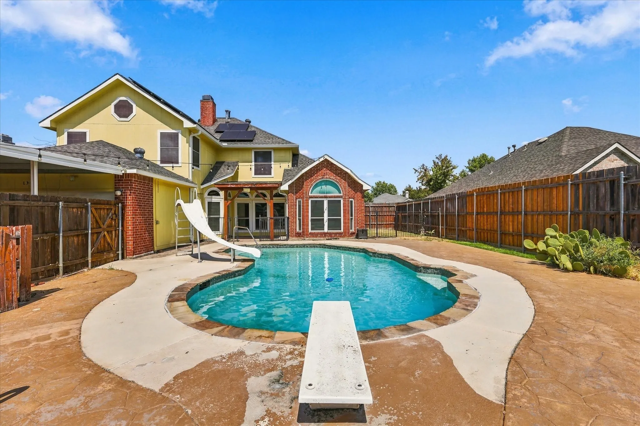Single Family Residence For Sale in Dallas County , 8302 Brentwood Street, Rowlett, Texas 75088, 4 Bedroom, 3 Bathroom, 2 Garage spaces, 2,808 Sqft, built in 1990, mls#21387089, Real Estate Agent in Rowlett, Homes For Sale in Dallas county, Homes For Sale in Rowlett, Realtor in Rowlett Texas, Real Estate Brokerage Independent Realty Texas, Luminita Cordes Realtor