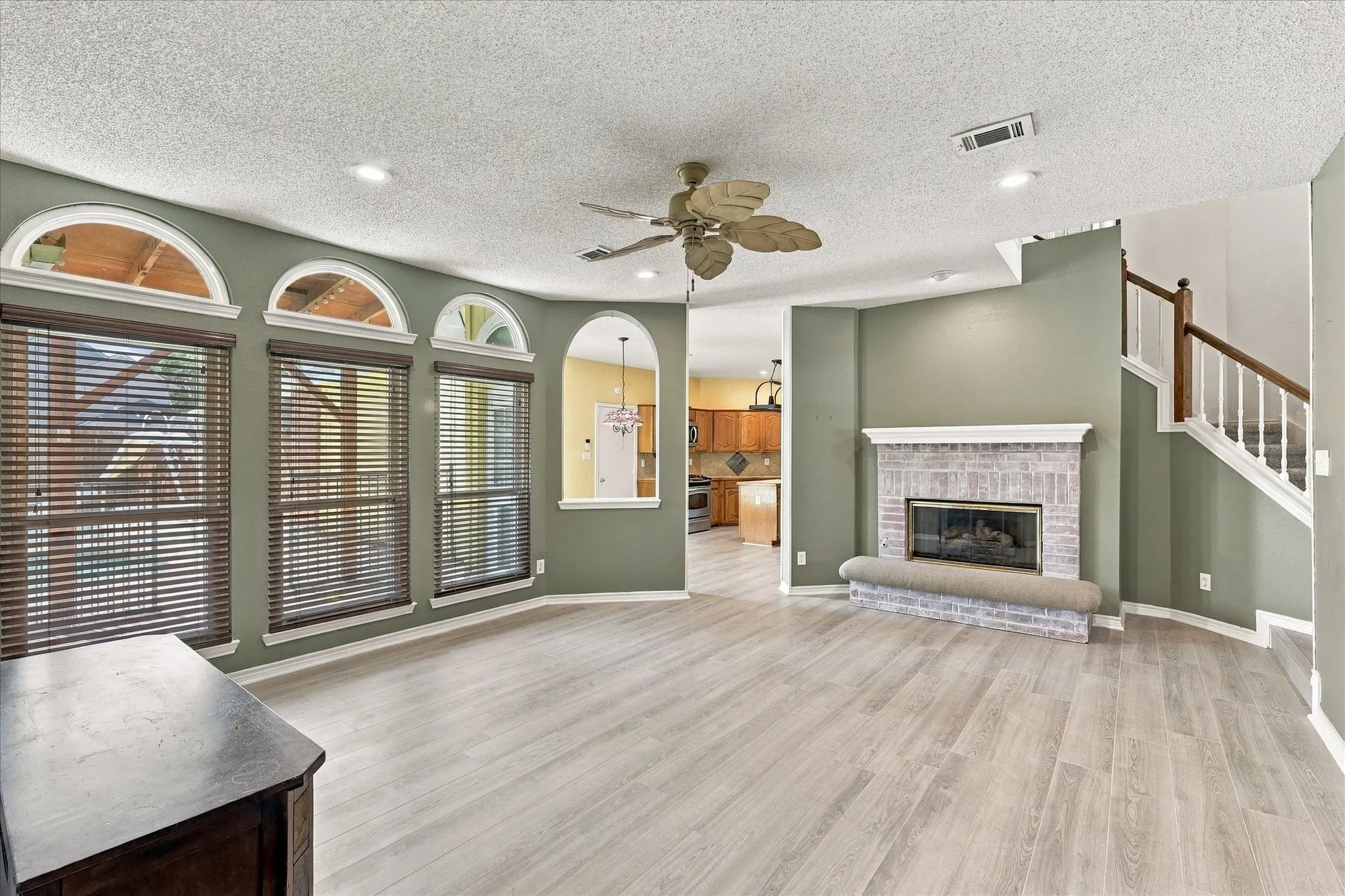 Single Family Residence For Sale in Dallas County , 8302 Brentwood Street, Rowlett, Texas 75088, 4 Bedroom, 3 Bathroom, 2 Garage spaces, 2,808 Sqft, built in 1990, mls#21387089, Real Estate Agent in Rowlett, Homes For Sale in Dallas county, Homes For Sale in Rowlett, Realtor in Rowlett Texas, Real Estate Brokerage Independent Realty Texas, Luminita Cordes Realtor