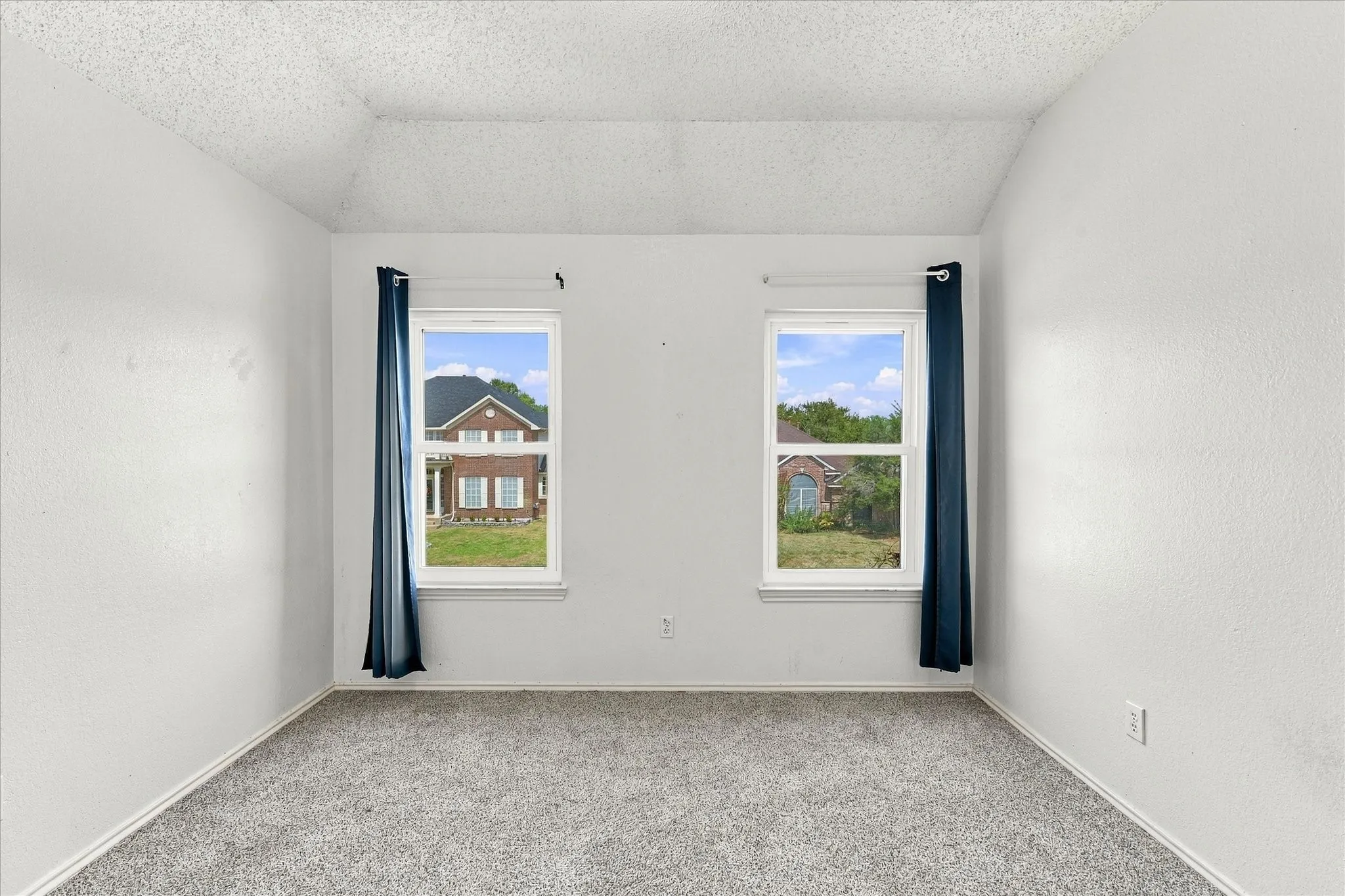 Single Family Residence For Sale in Dallas County , 8302 Brentwood Street, Rowlett, Texas 75088, 4 Bedroom, 3 Bathroom, 2 Garage spaces, 2,808 Sqft, built in 1990, mls#21387089, Real Estate Agent in Rowlett, Homes For Sale in Dallas county, Homes For Sale in Rowlett, Realtor in Rowlett Texas, Real Estate Brokerage Independent Realty Texas, Luminita Cordes Realtor