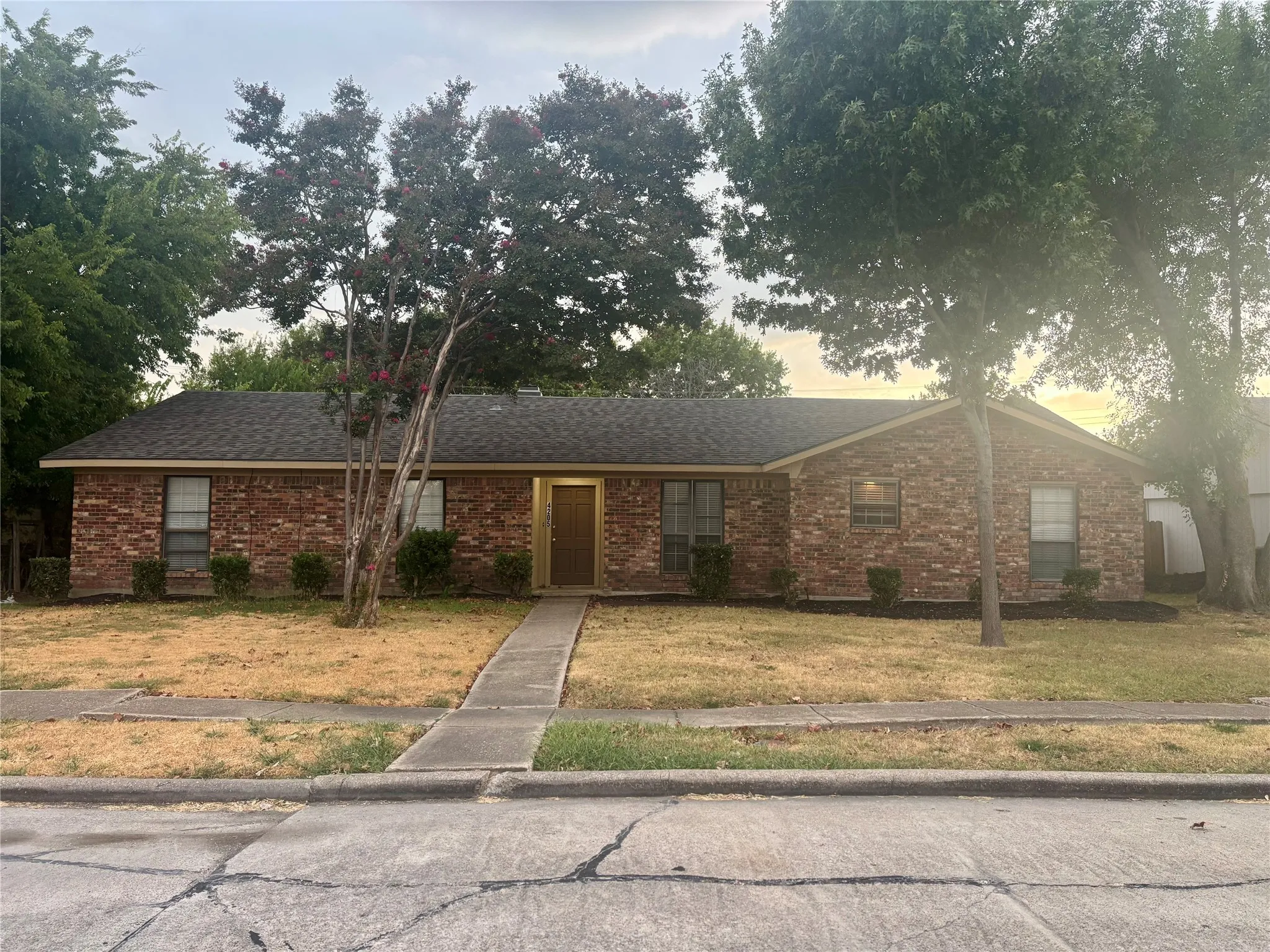 Single Family Residence For Rent in Dallas County , 4205 Osage Drive, Rowlett, Texas 75088, 3 Bedroom, 2 Bathroom, 2 Garage spaces, 1,673 Sqft, built in 1979, mls#21390267, Real Estate Agent in Rowlett, Homes For Rent in Dallas county, Homes For Rent in Rowlett, Realtor in Rowlett Texas, Real Estate Brokerage Independent Realty Texas, Luminita Cordes Realtor