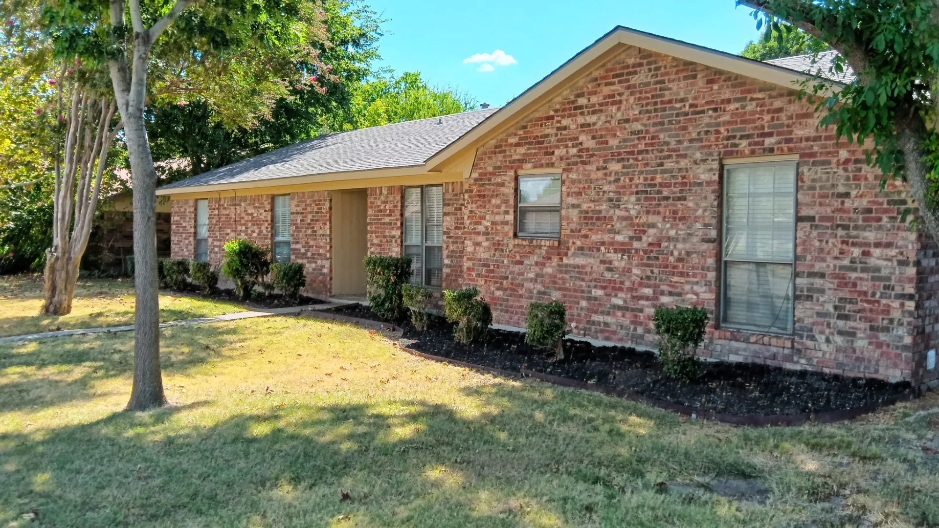 Single Family Residence For Rent in Dallas County , 4205 Osage Drive, Rowlett, Texas 75088, 3 Bedroom, 2 Bathroom, 2 Garage spaces, 1,673 Sqft, built in 1979, mls#21390267, Real Estate Agent in Rowlett, Homes For Rent in Dallas county, Homes For Rent in Rowlett, Realtor in Rowlett Texas, Real Estate Brokerage Independent Realty Texas, Luminita Cordes Realtor