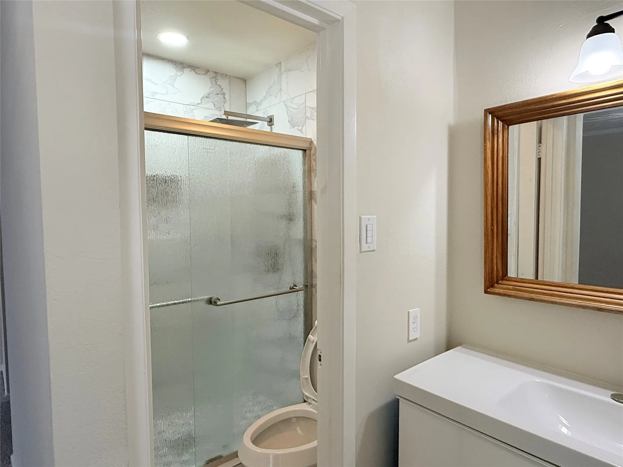 Single Family Residence For Rent in Dallas County , 3467 Goldendale Drive, Farmers Branch, Texas 75234, 3 Bedroom, 2 Bathroom, 2 Garage spaces, 1,488 Sqft, built in 1960, mls#21389791, Real Estate Agent in Farmers Branch, Homes For Rent in Dallas county, Homes For Rent in Farmers Branch, Realtor in Farmers Branch Texas, Real Estate Brokerage Independent Realty Texas, Luminita Cordes Realtor