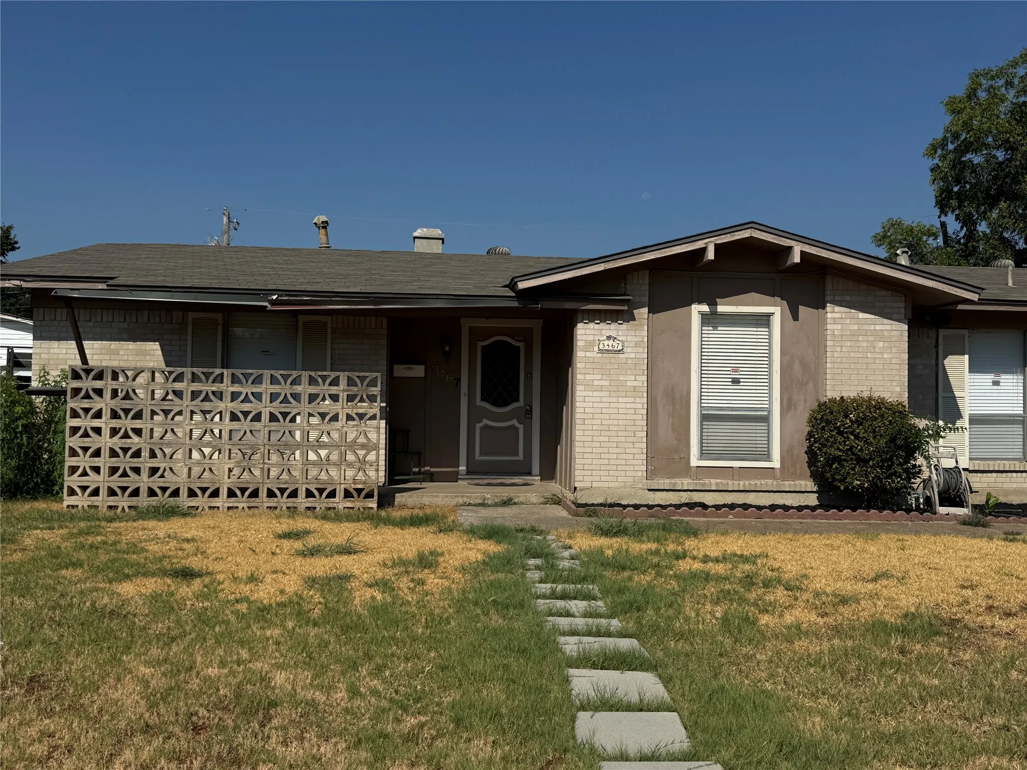 Single Family Residence For Rent