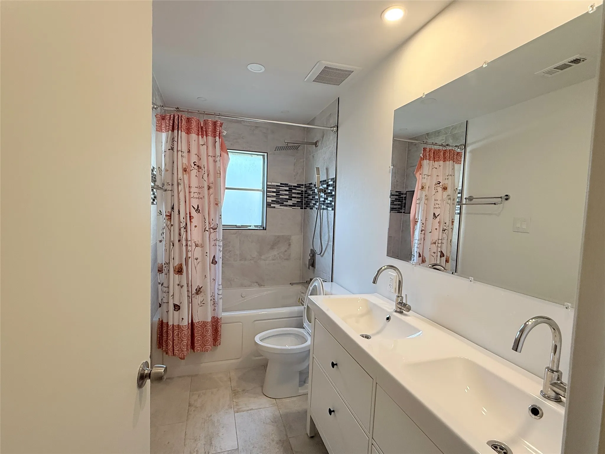 Single Family Residence For Rent in Dallas County , 3467 Goldendale Drive, Farmers Branch, Texas 75234, 3 Bedroom, 2 Bathroom, 2 Garage spaces, 1,488 Sqft, built in 1960, mls#21389791, Real Estate Agent in Farmers Branch, Homes For Rent in Dallas county, Homes For Rent in Farmers Branch, Realtor in Farmers Branch Texas, Real Estate Brokerage Independent Realty Texas, Luminita Cordes Realtor