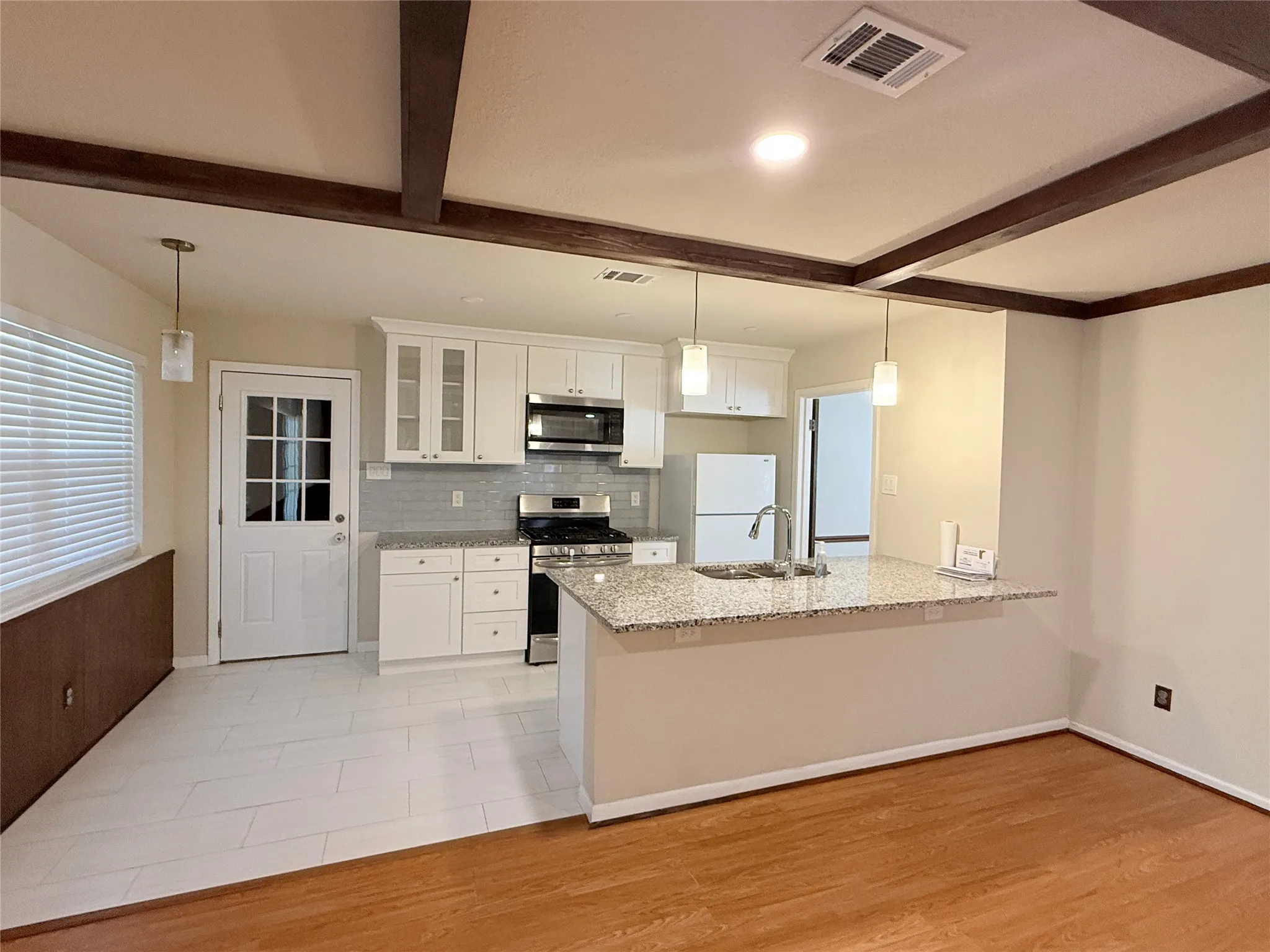 Single Family Residence For Rent in Dallas County , 3467 Goldendale Drive, Farmers Branch, Texas 75234, 3 Bedroom, 2 Bathroom, 2 Garage spaces, 1,488 Sqft, built in 1960, mls#21389791, Real Estate Agent in Farmers Branch, Homes For Rent in Dallas county, Homes For Rent in Farmers Branch, Realtor in Farmers Branch Texas, Real Estate Brokerage Independent Realty Texas, Luminita Cordes Realtor