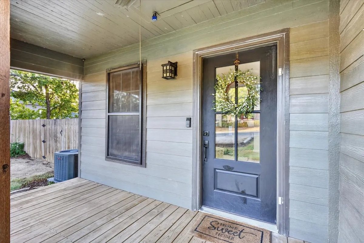 Single Family Residence For Sale in Erath County , 1090 Counts Street, Stephenville, Texas 76401, 2 Bedroom, 1 Bathroom, Garage spaces, 990 Sqft, built in 1940, mls#21390577, Real Estate Agent in Stephenville, Homes For Sale in Erath county, Homes For Sale in Stephenville, Realtor in Stephenville Texas, Real Estate Brokerage Independent Realty Texas, Luminita Cordes Realtor